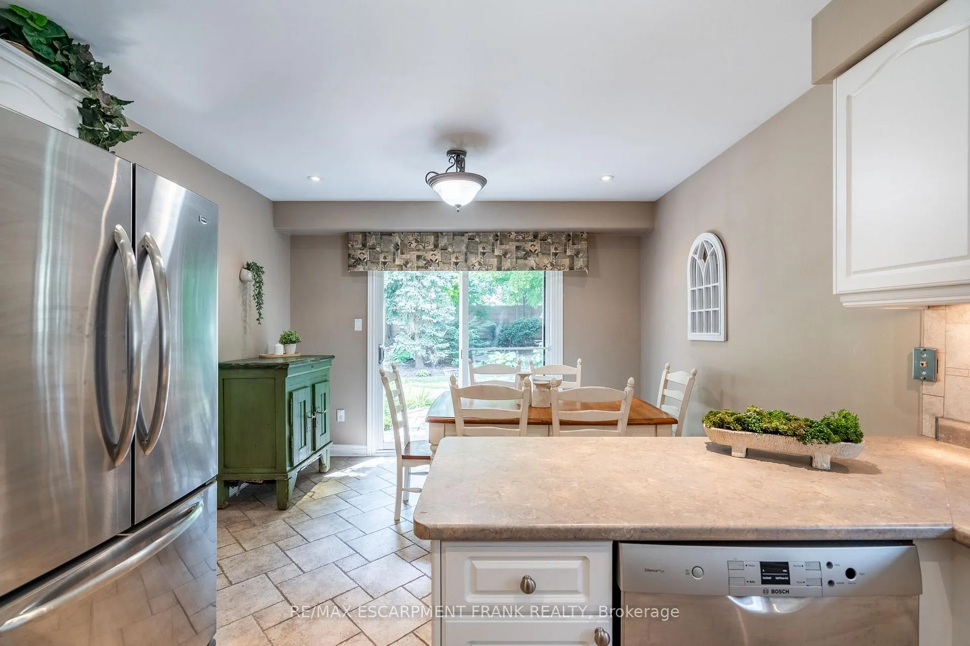 Photo 13 of 383 Devonshire Terrace, Hamilton, Ancaster — HOMEH