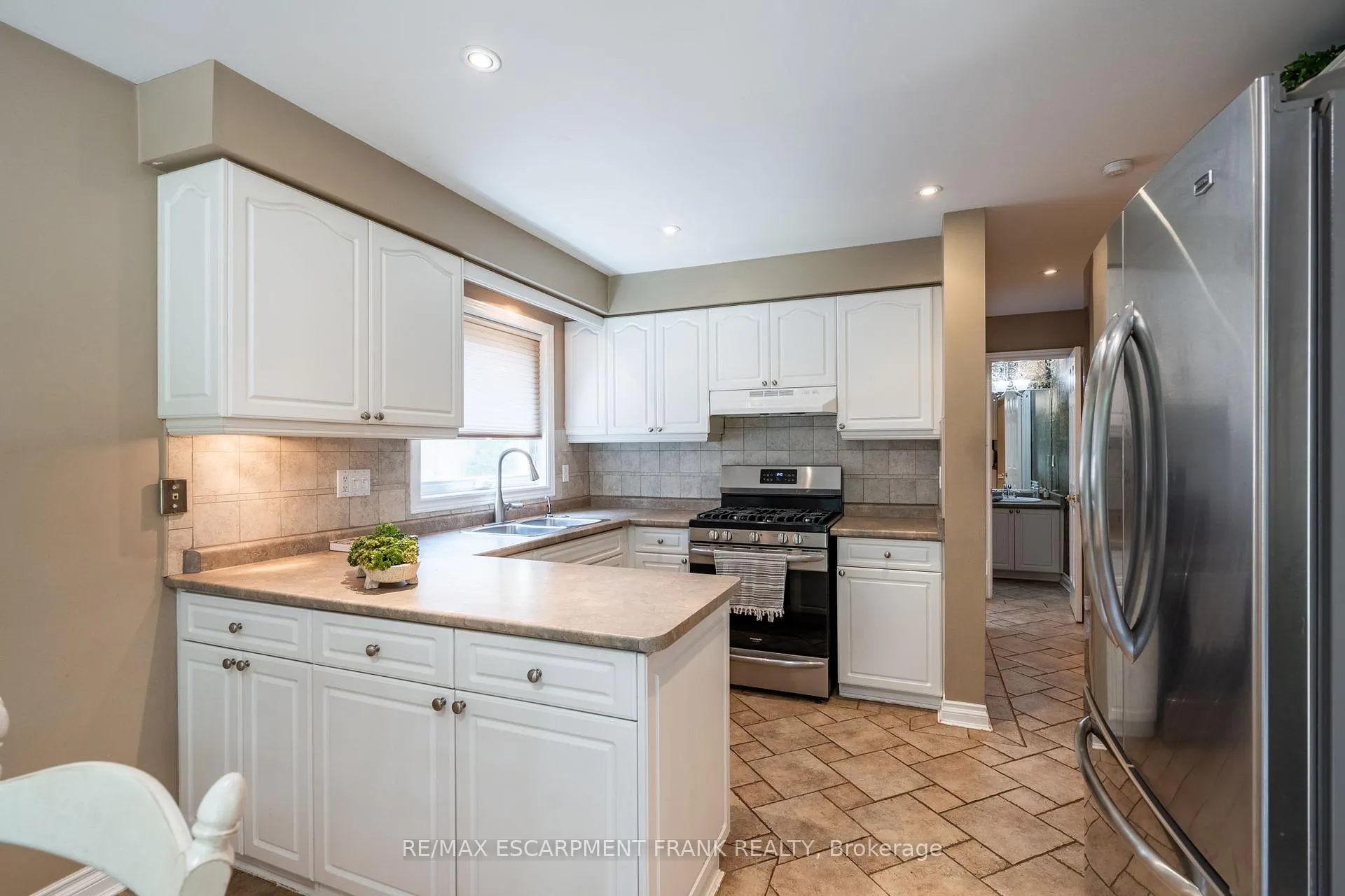 Photo 14 of 383 Devonshire Terrace, Hamilton, Ancaster — HOMEH