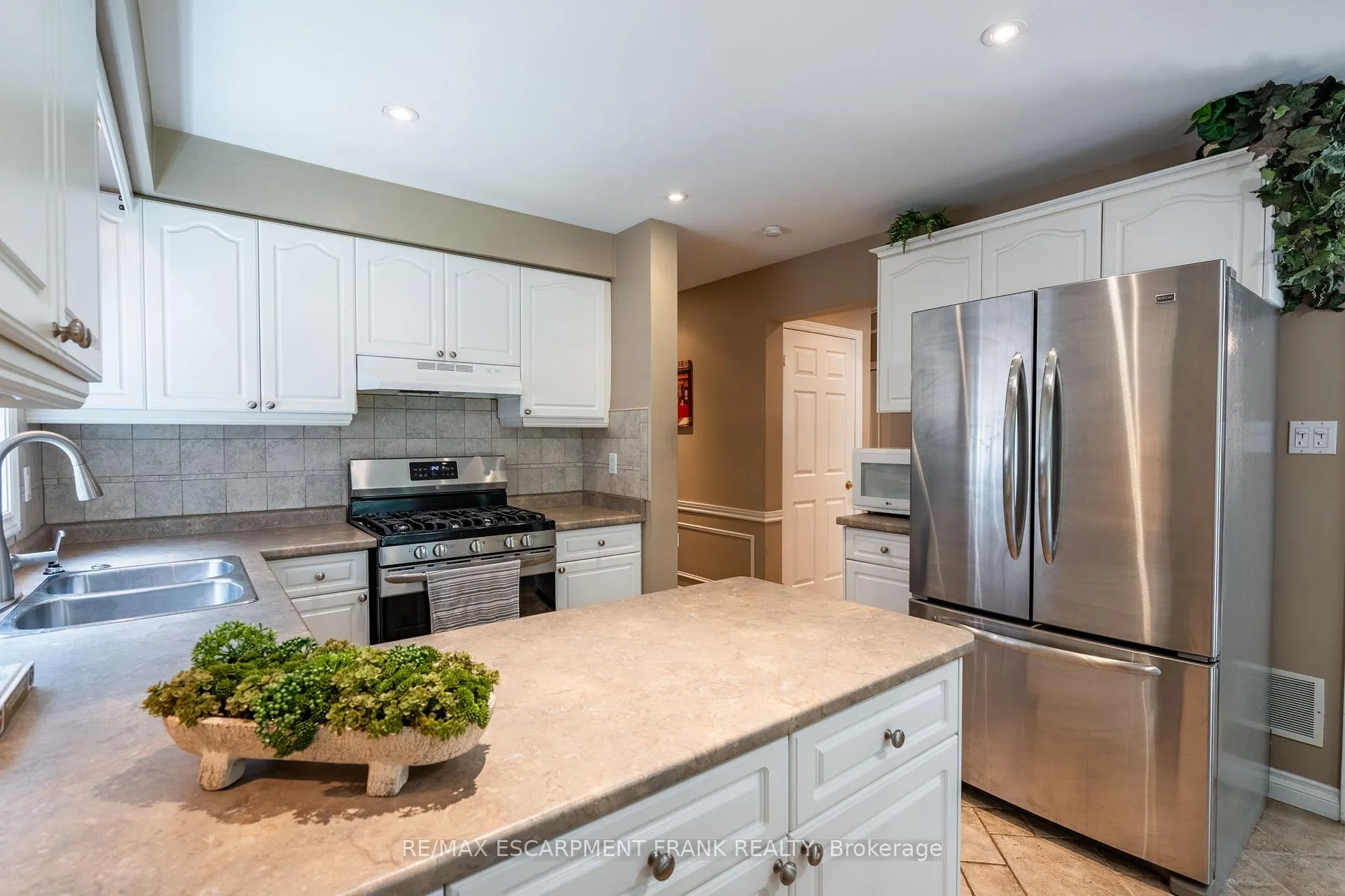Photo 15 of 383 Devonshire Terrace, Hamilton, Ancaster — HOMEH