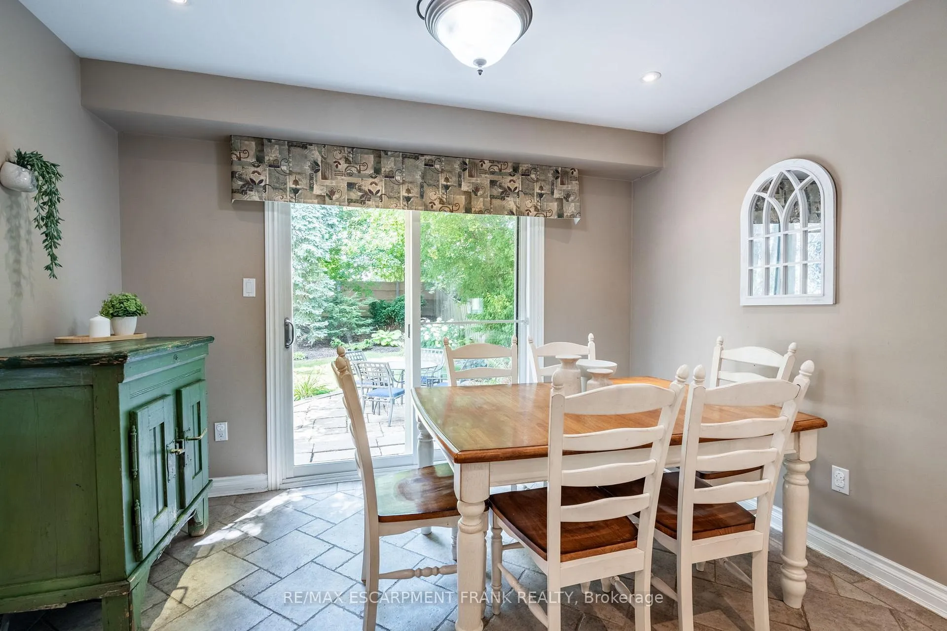 Photo 17 of 383 Devonshire Terrace, Hamilton, Ancaster — HOMEH