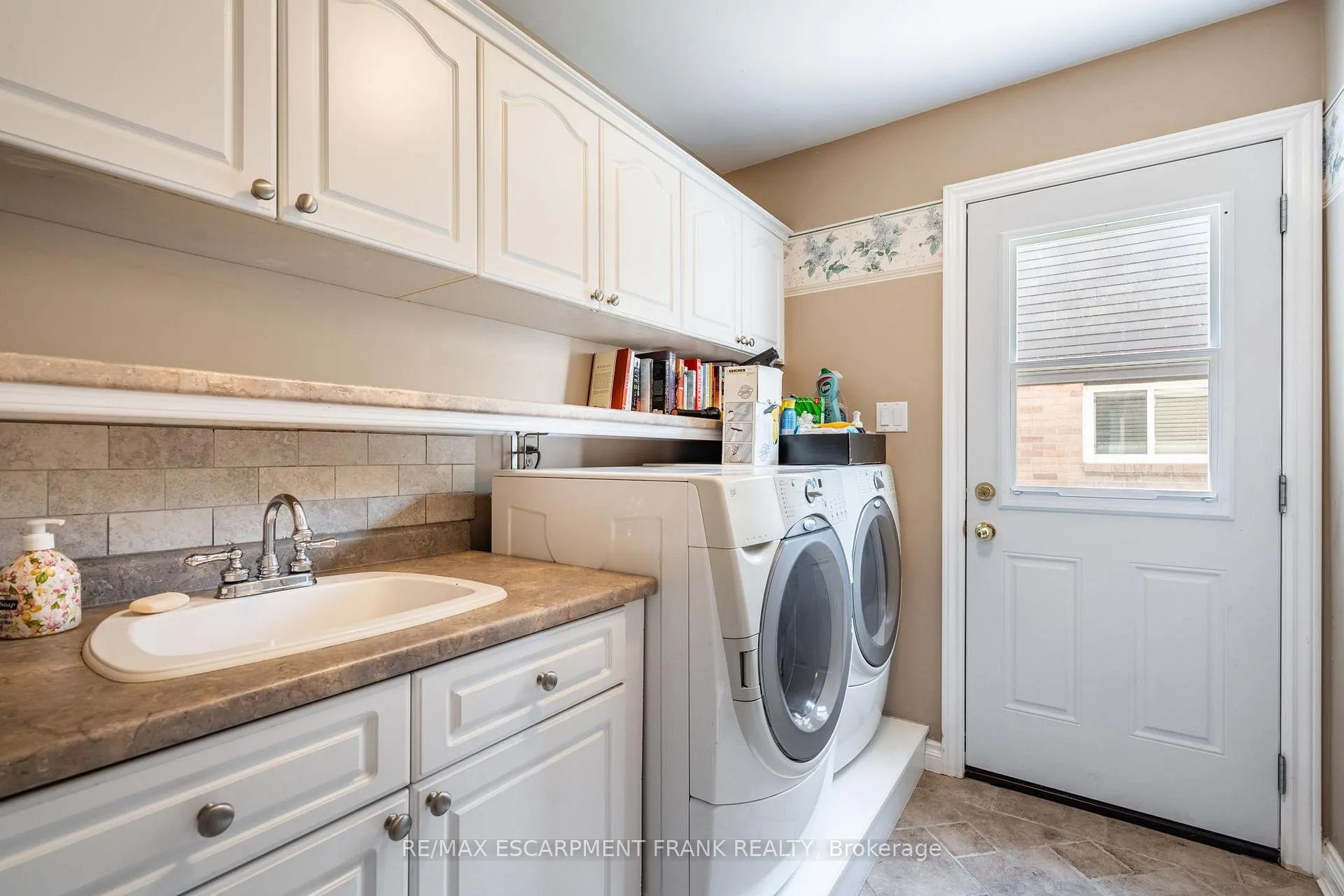 Photo 19 of 383 Devonshire Terrace, Hamilton, Ancaster — HOMEH