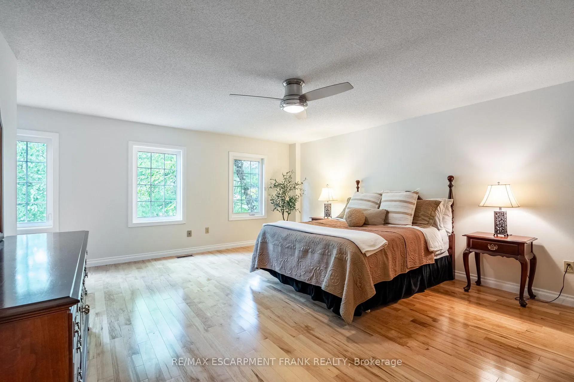 Photo 21 of 383 Devonshire Terrace, Hamilton, Ancaster — HOMEH