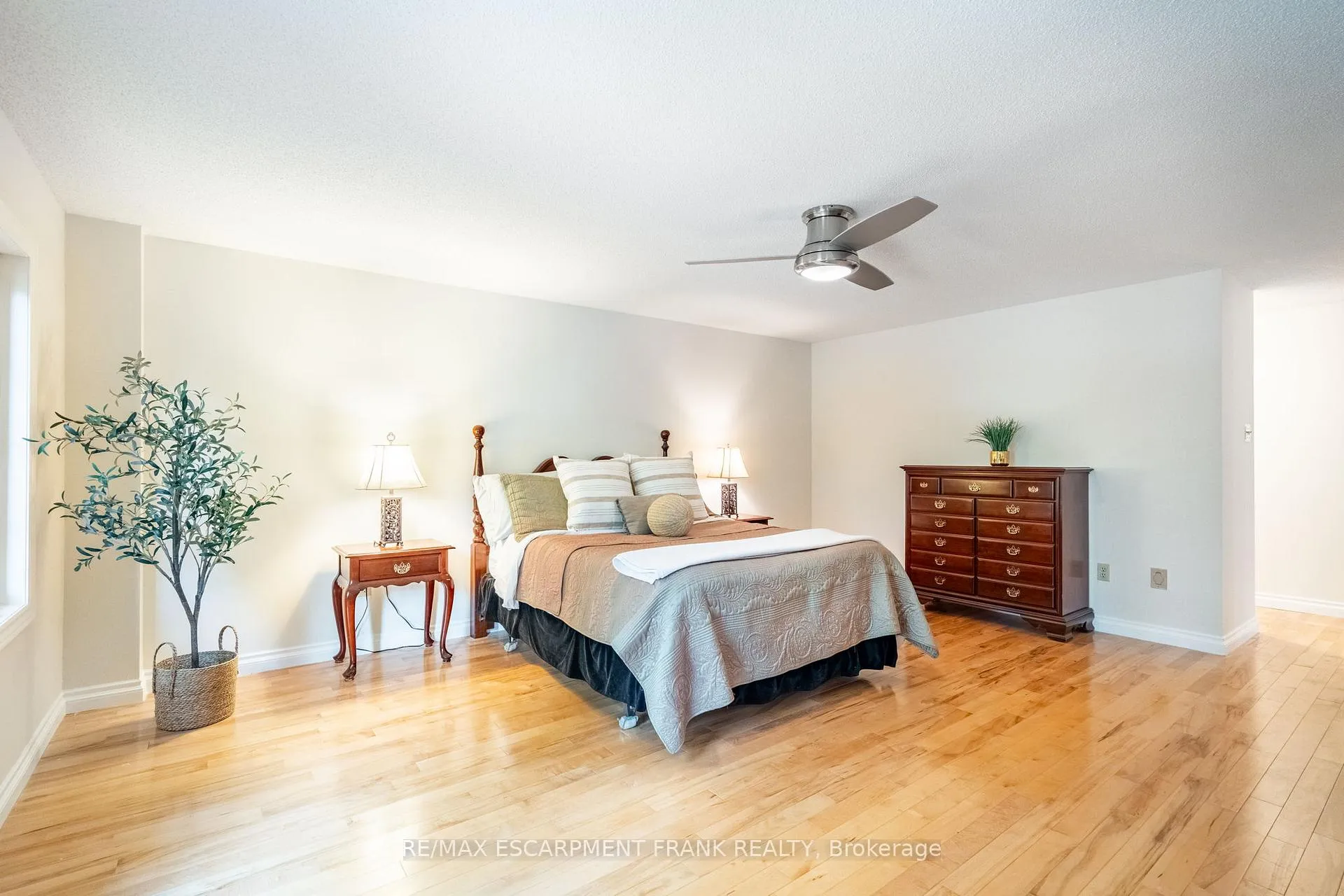 Photo 24 of 383 Devonshire Terrace, Hamilton, Ancaster — HOMEH