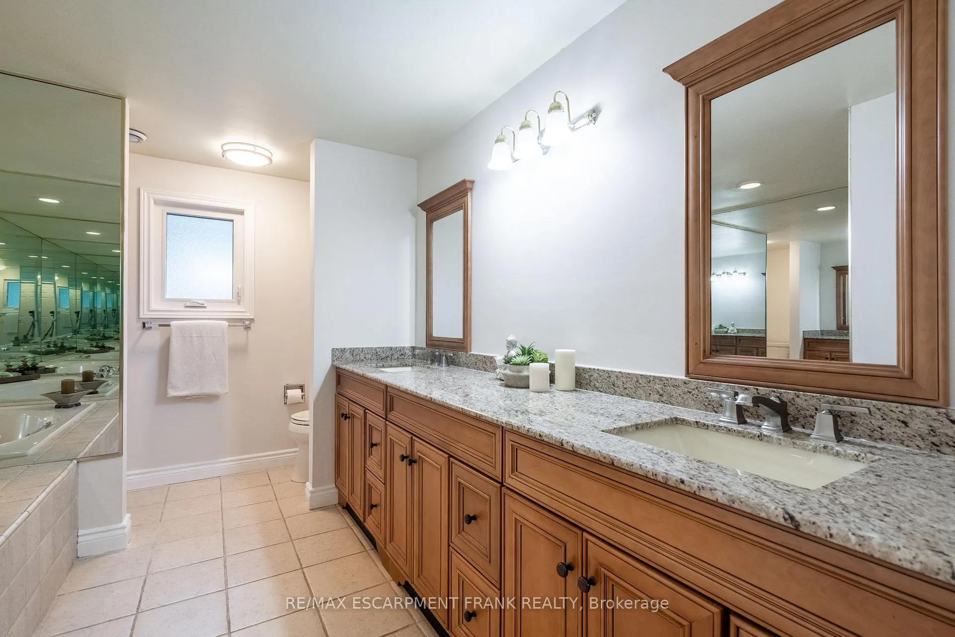 Photo 25 of 383 Devonshire Terrace, Hamilton, Ancaster — HOMEH
