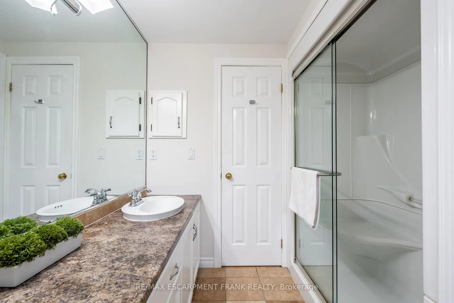 Photo 32 of 383 Devonshire Terrace, Hamilton, Ancaster — HOMEH