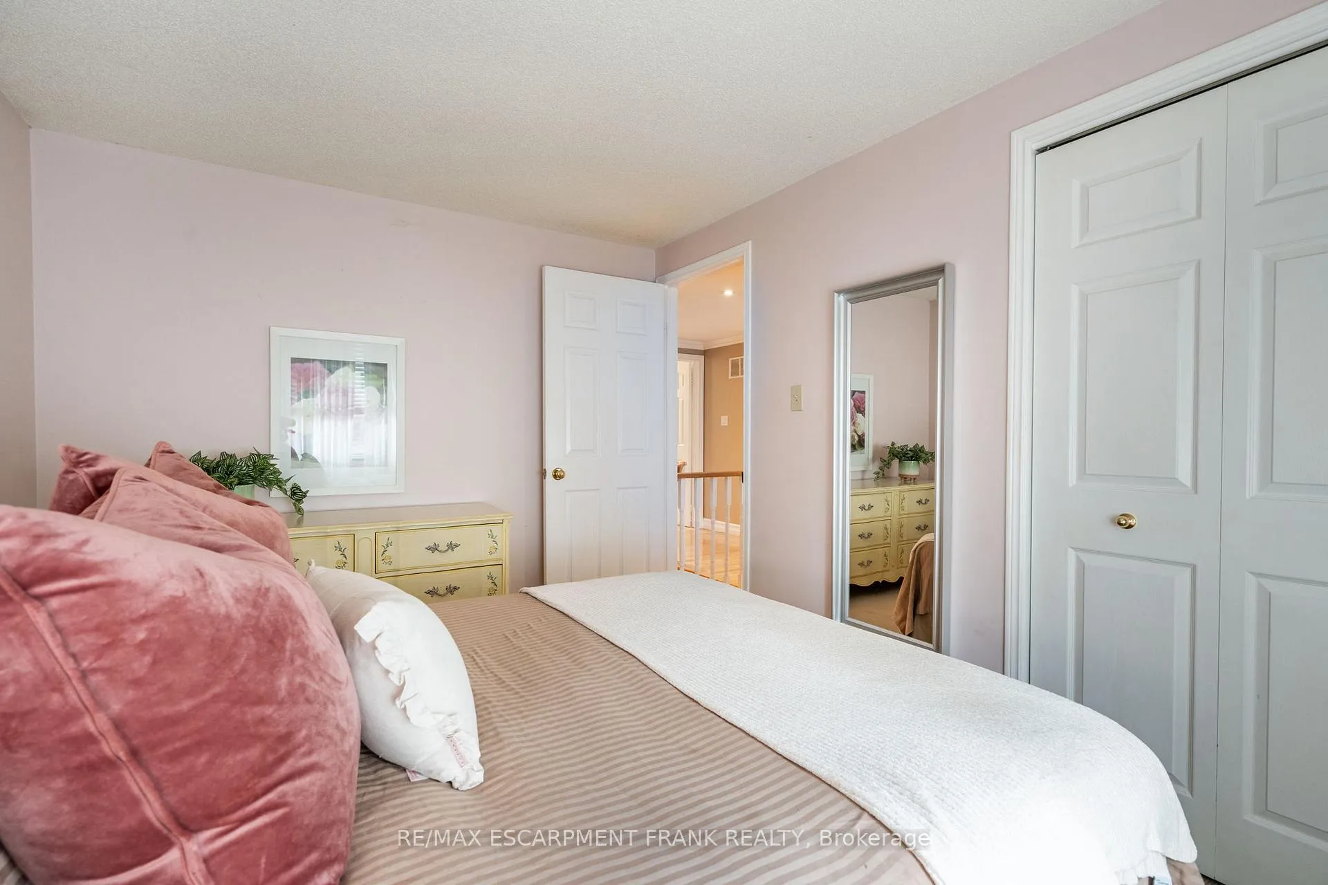 Photo 35 of 383 Devonshire Terrace, Hamilton, Ancaster — HOMEH
