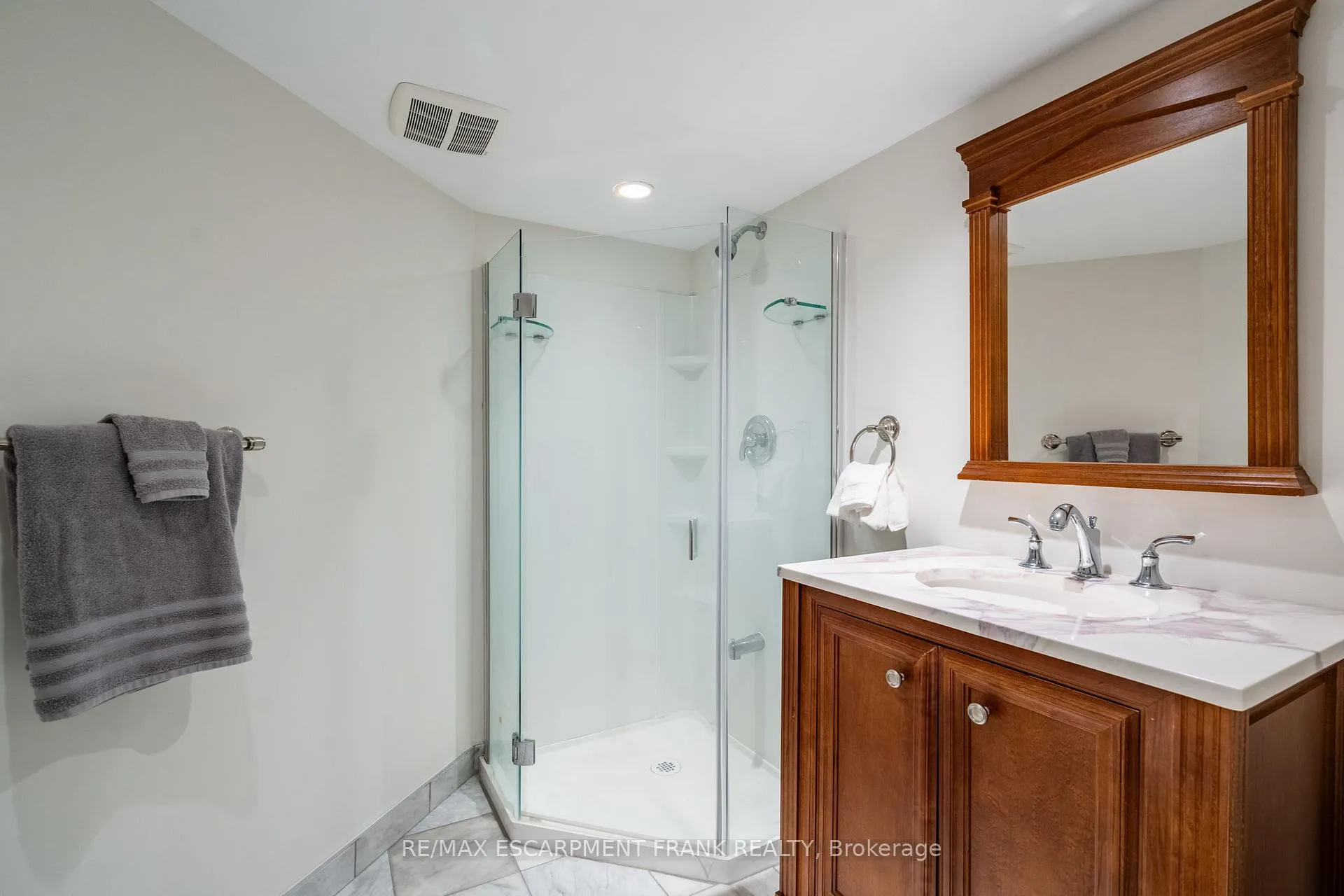 Photo 36 of 383 Devonshire Terrace, Hamilton, Ancaster — HOMEH