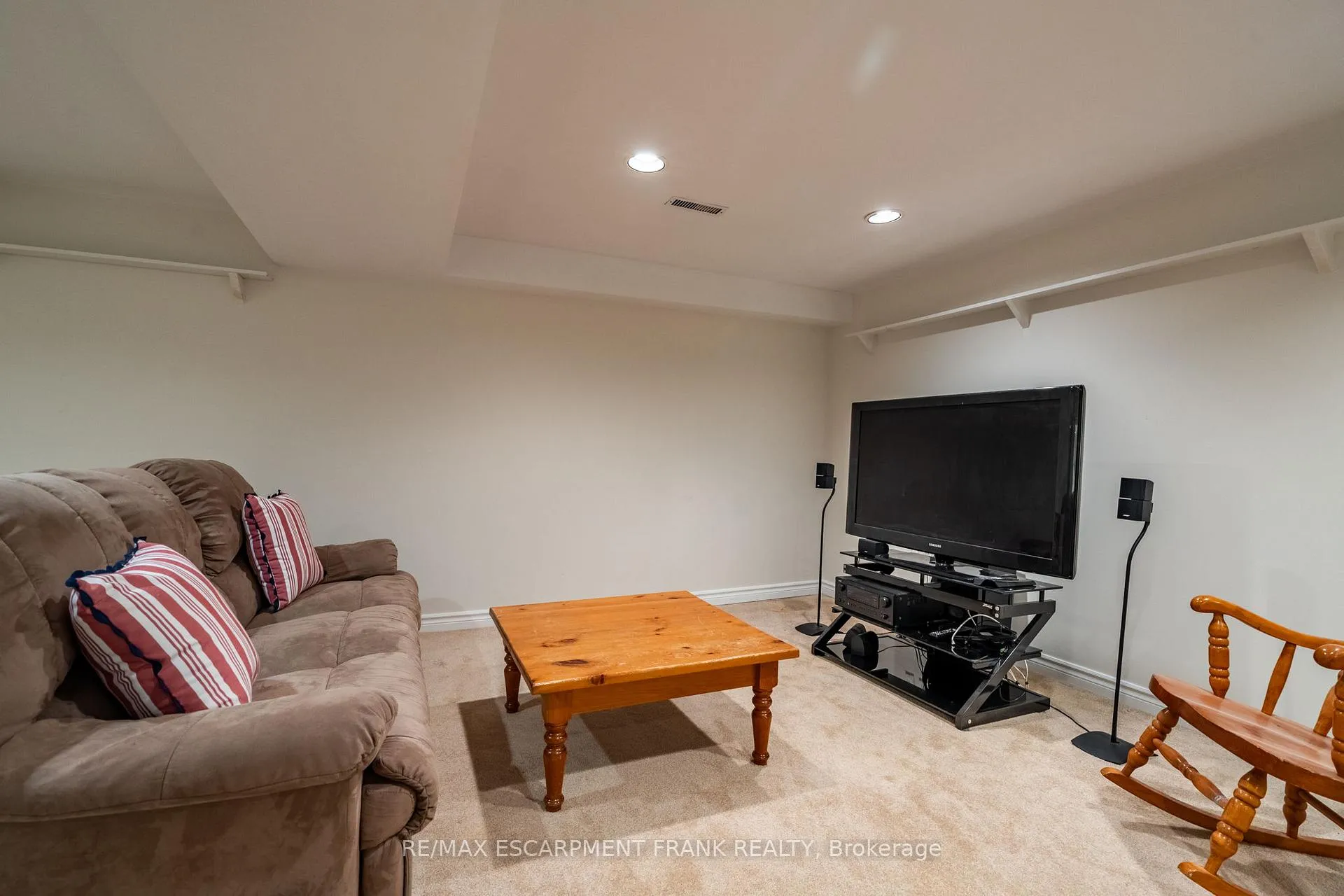 Photo 39 of 383 Devonshire Terrace, Hamilton, Ancaster — HOMEH