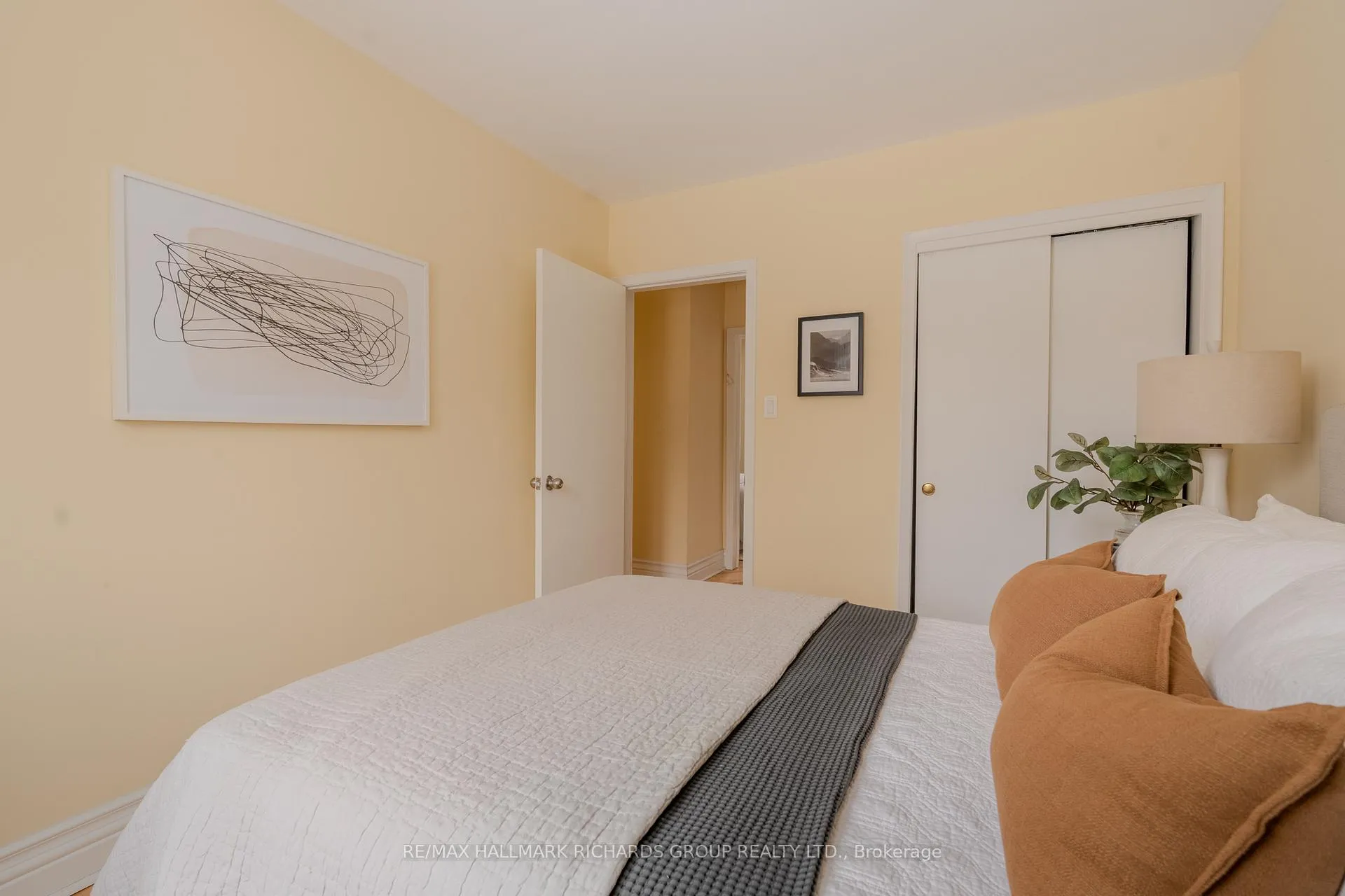Photo 11 of 35 Swanwick Avenue, Toronto, East End-Danforth — HOMEH
