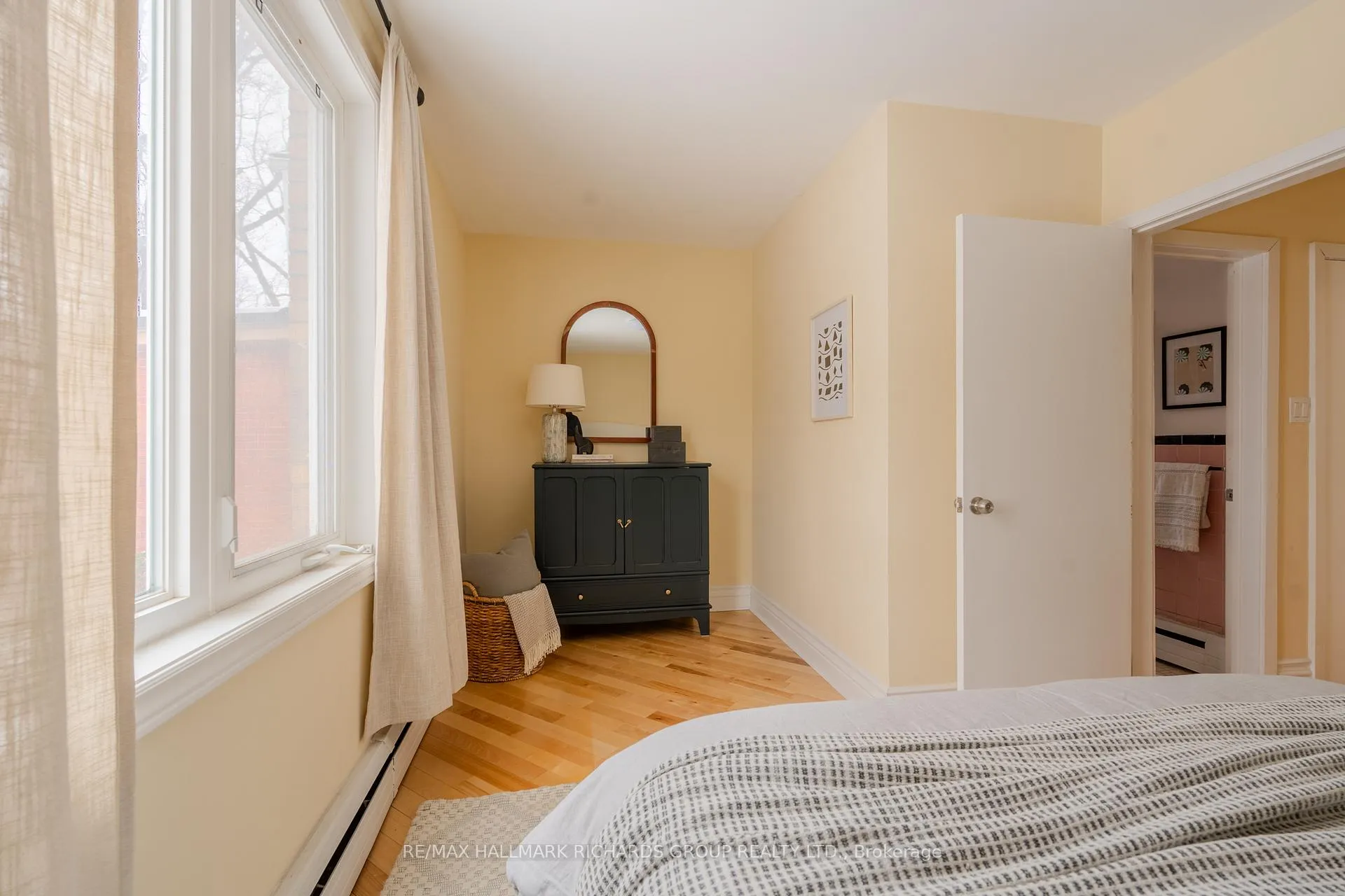 Photo 13 of 35 Swanwick Avenue, Toronto, East End-Danforth — HOMEH