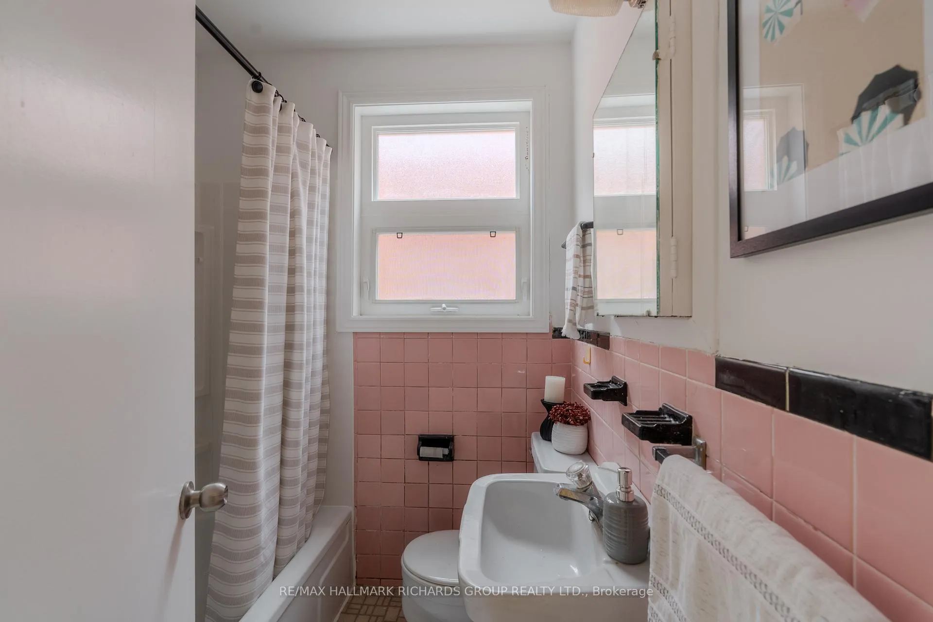 Photo 14 of 35 Swanwick Avenue, Toronto, East End-Danforth — HOMEH