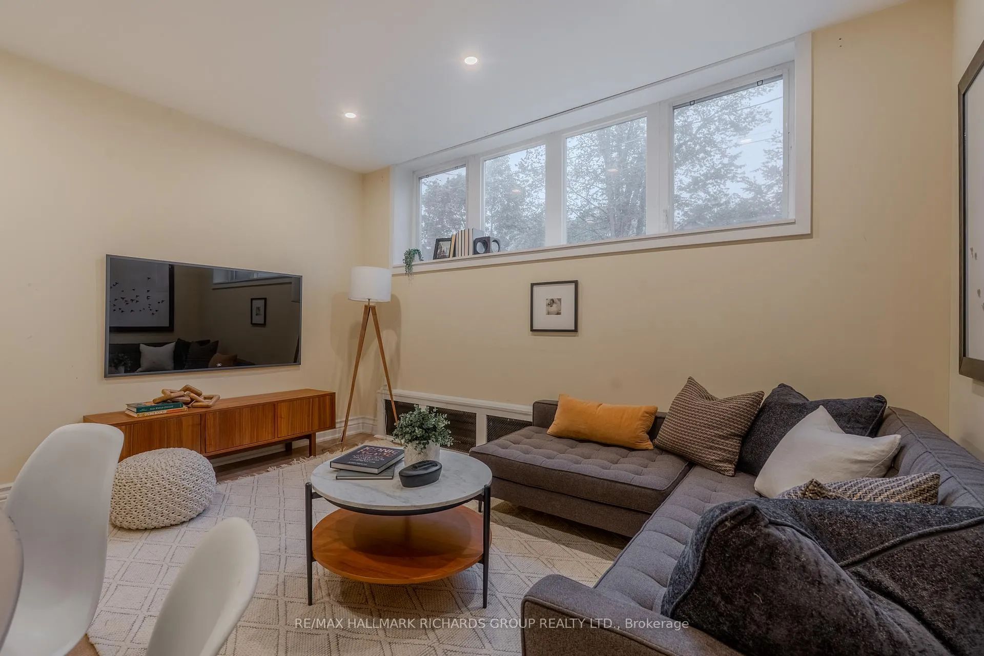 Photo 18 of 35 Swanwick Avenue, Toronto, East End-Danforth — HOMEH