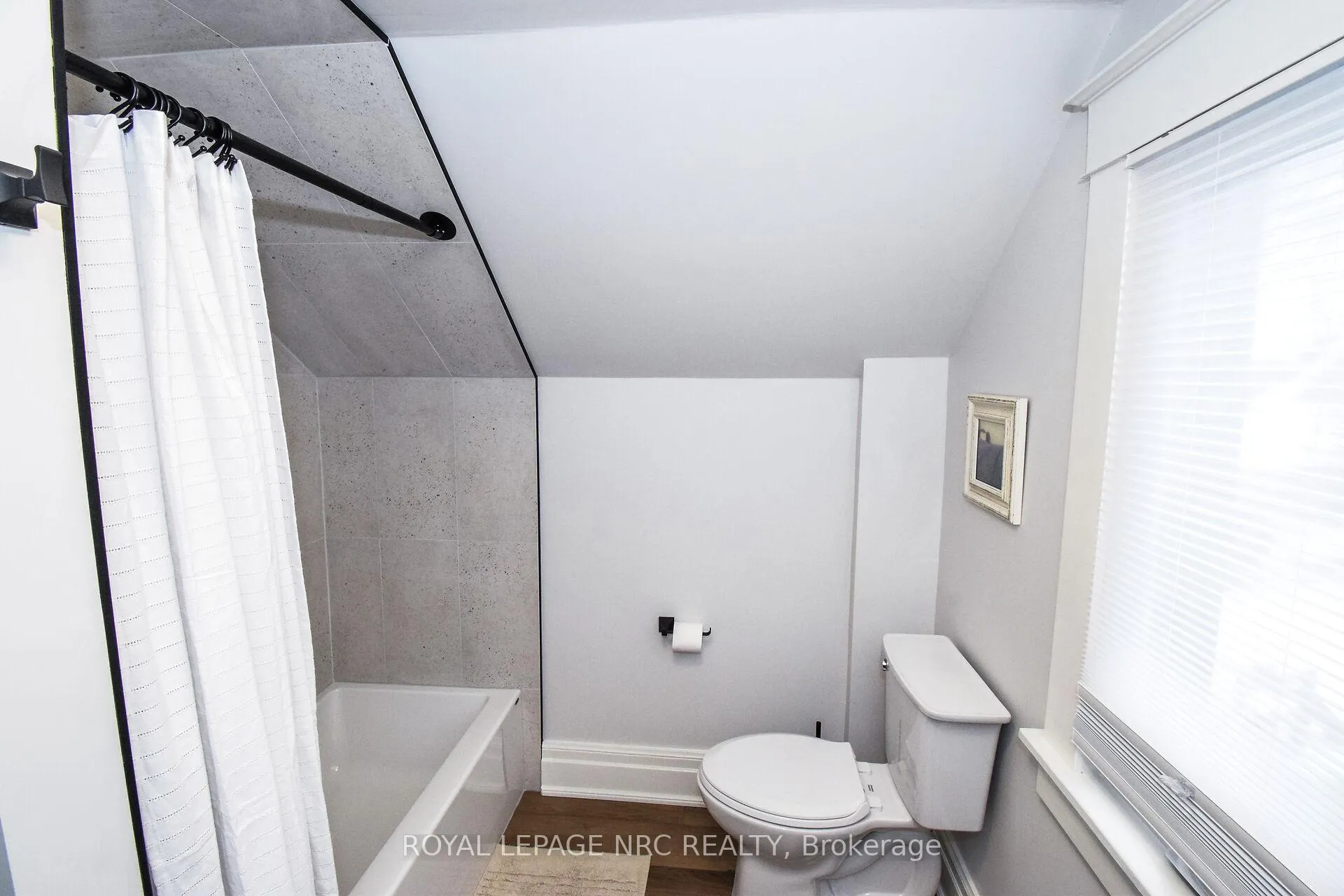 Photo 28 of 5121 Fourth Avenue, Niagara Falls, Cherrywood — HOMEH