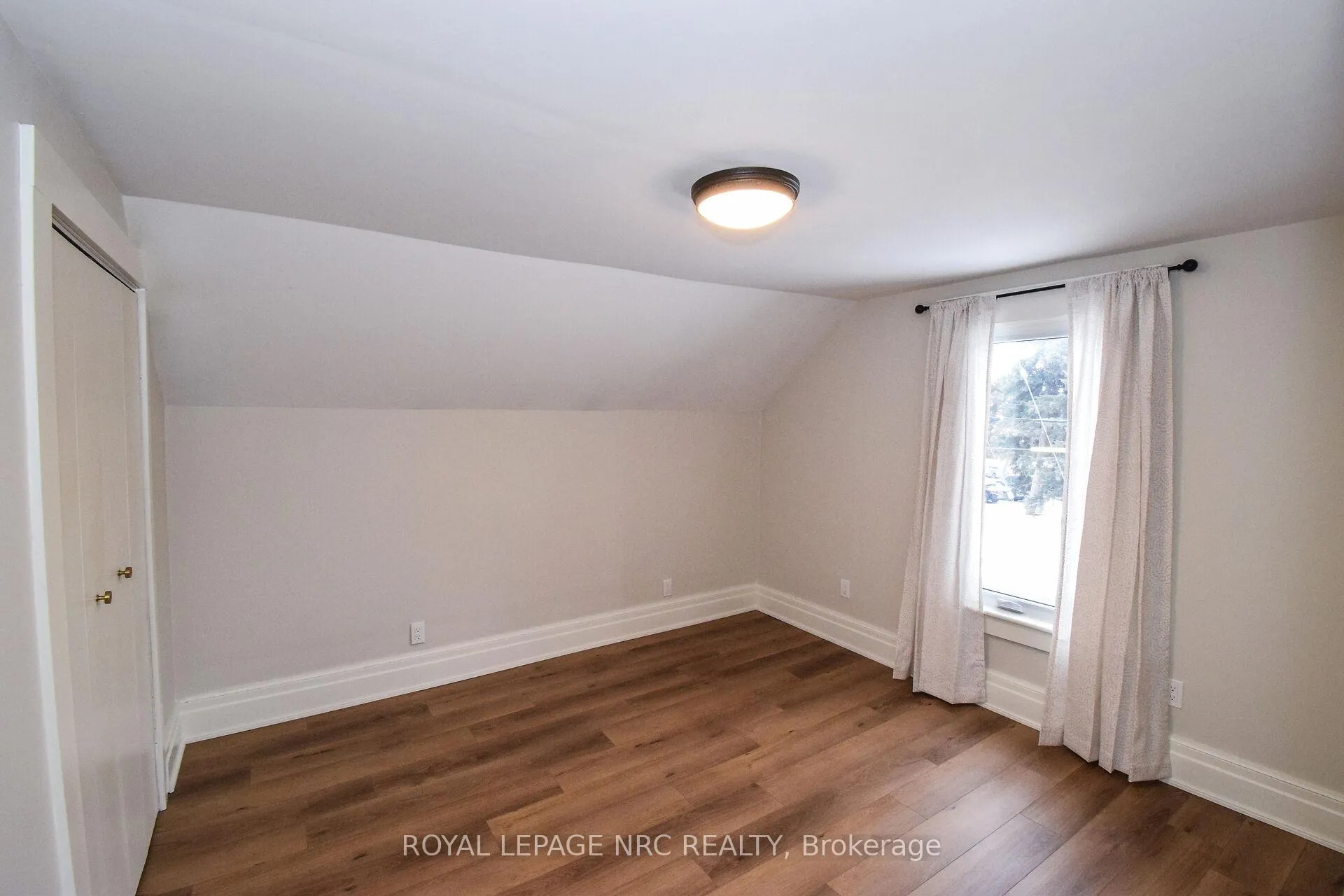 Photo 33 of 5121 Fourth Avenue, Niagara Falls, Cherrywood — HOMEH