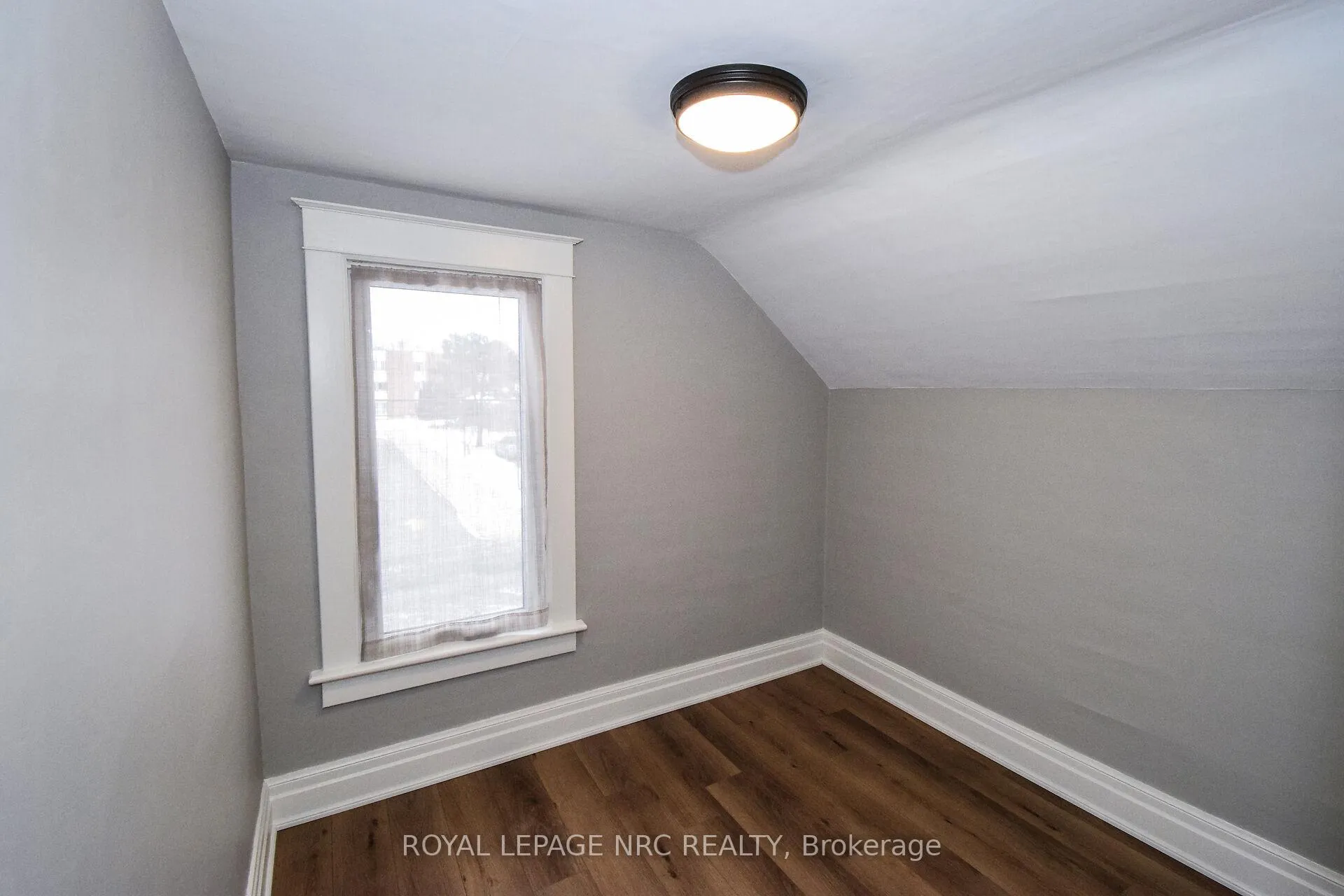 Photo 37 of 5121 Fourth Avenue, Niagara Falls, Cherrywood — HOMEH