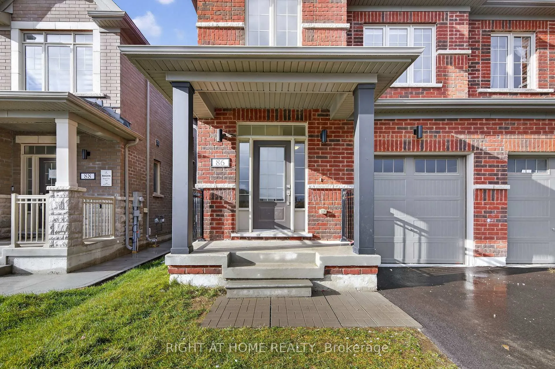 Photo 3 of 86 West Oak Trail, Barrie, Rural Barrie Southeast — HOMEH