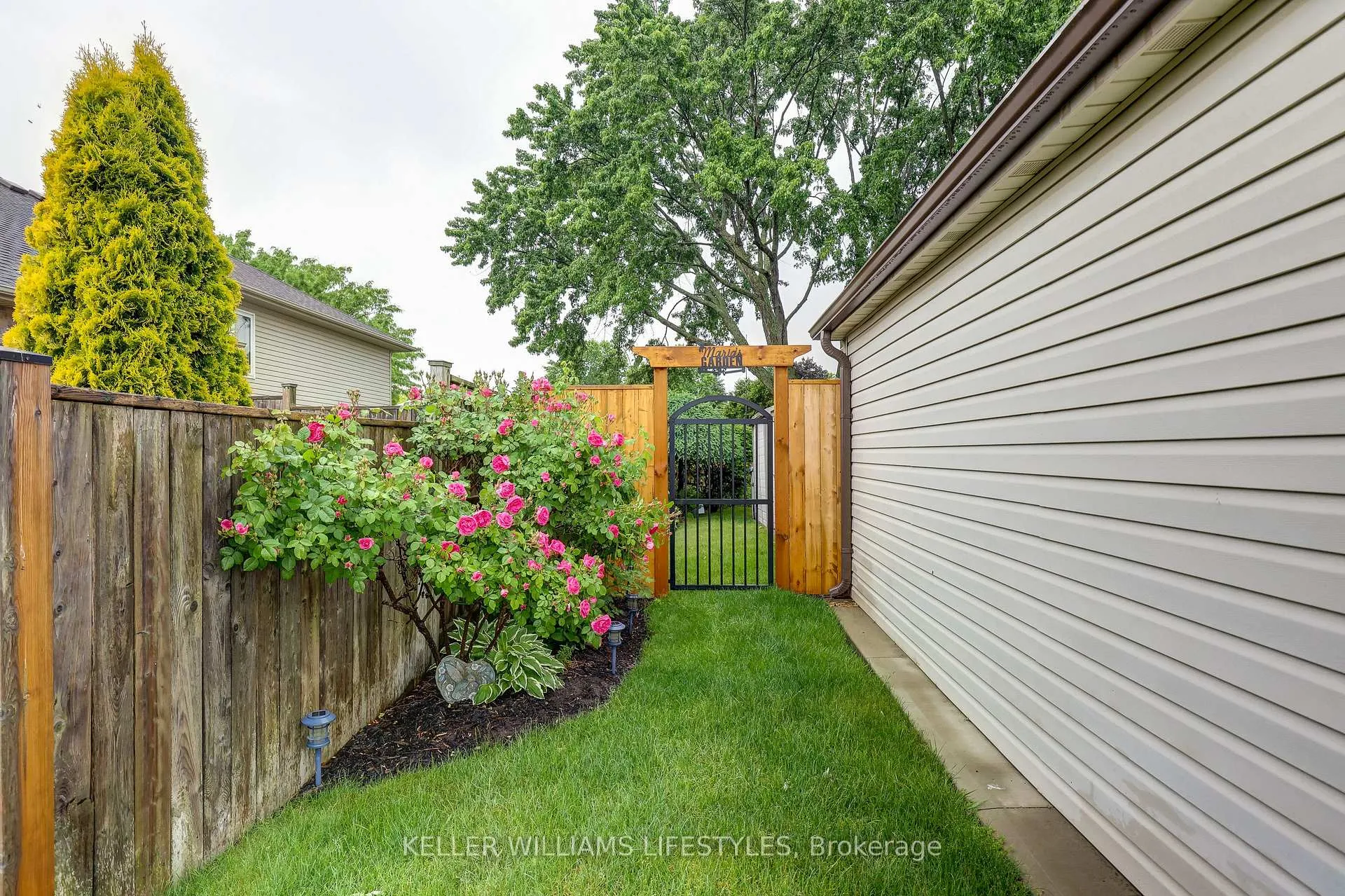 Photo 40 of 17 Sharpe Drive, Strathroy-Caradoc, SW — HOMEH