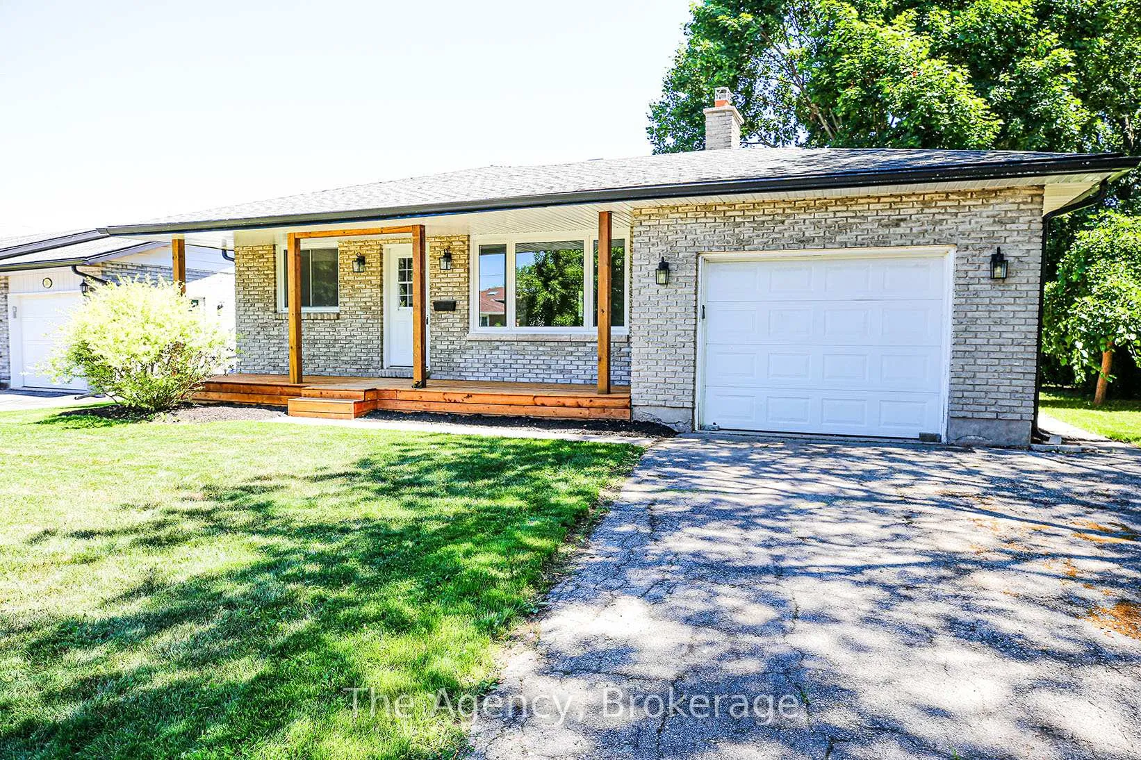Photo 1 of 32 Royal Oak Drive, Welland, N. Welland — HOMEH