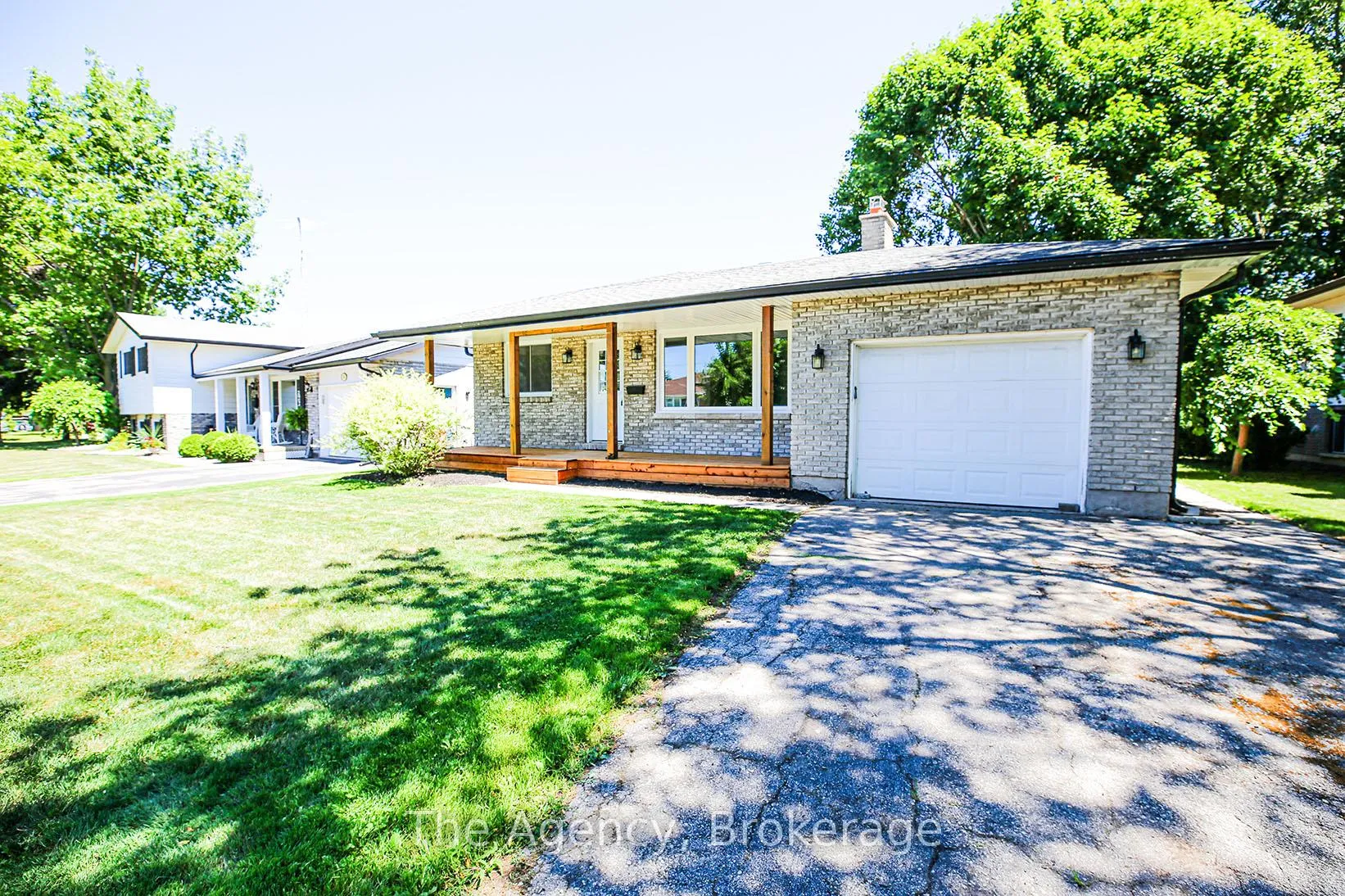 Photo 3 of 32 Royal Oak Drive, Welland, N. Welland — HOMEH