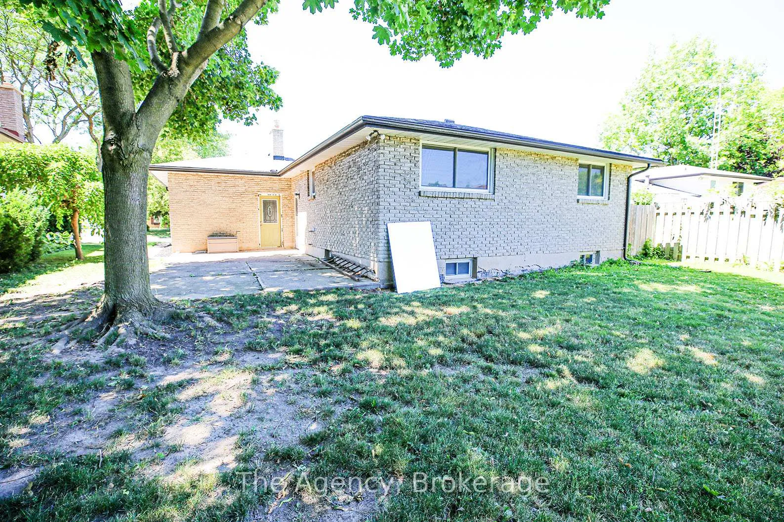 Photo 34 of 32 Royal Oak Drive, Welland, N. Welland — HOMEH