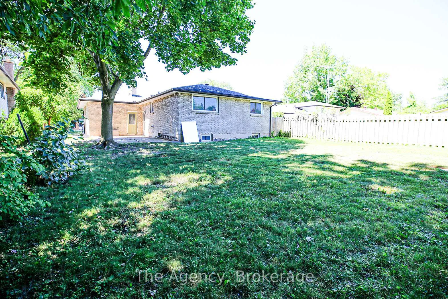 Photo 35 of 32 Royal Oak Drive, Welland, N. Welland — HOMEH