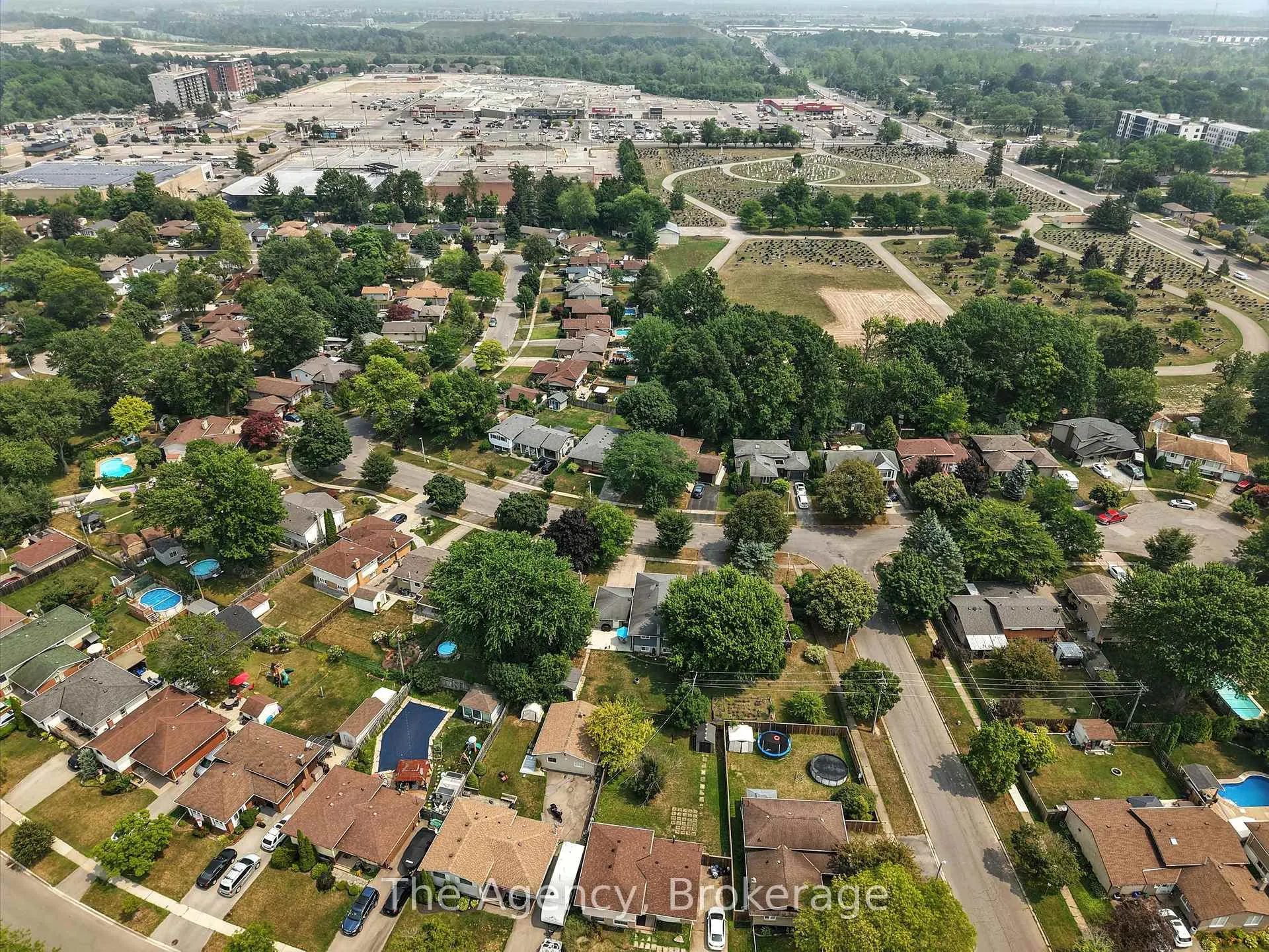 Photo 39 of 32 Royal Oak Drive, Welland, N. Welland — HOMEH