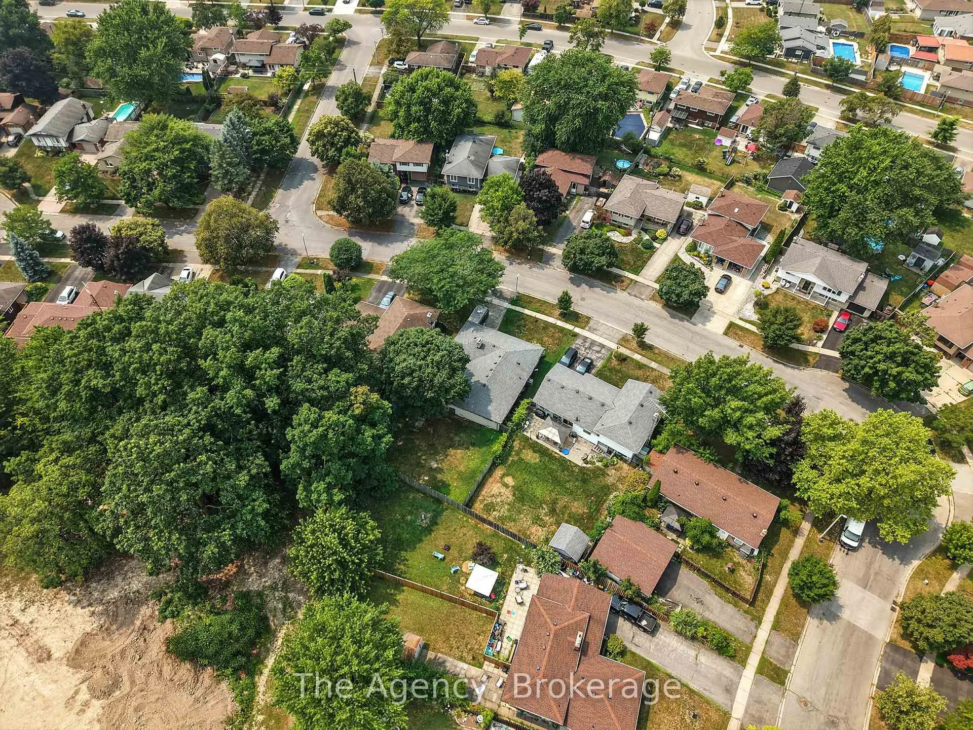 Photo 40 of 32 Royal Oak Drive, Welland, N. Welland — HOMEH