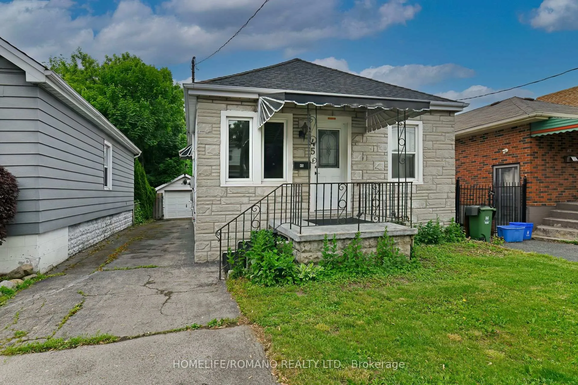 Front of 45 Wexford Avenue N