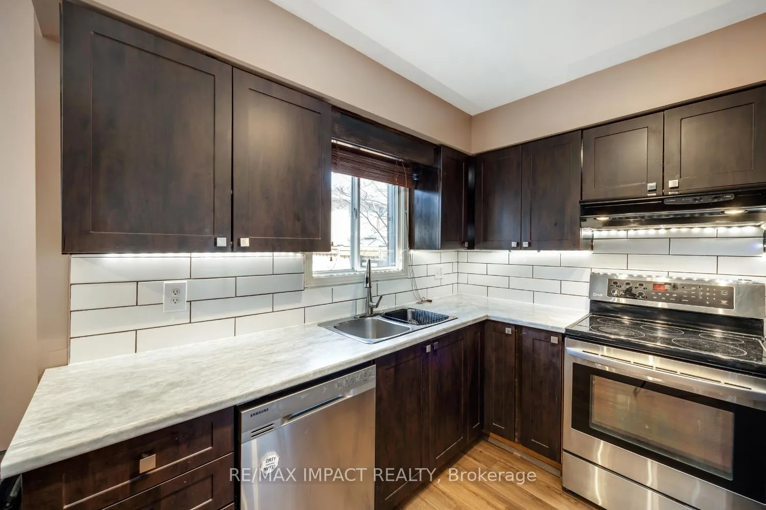 Photo 9 of 319 Sandringham Drive, Clarington, Courtice — HOMEH
