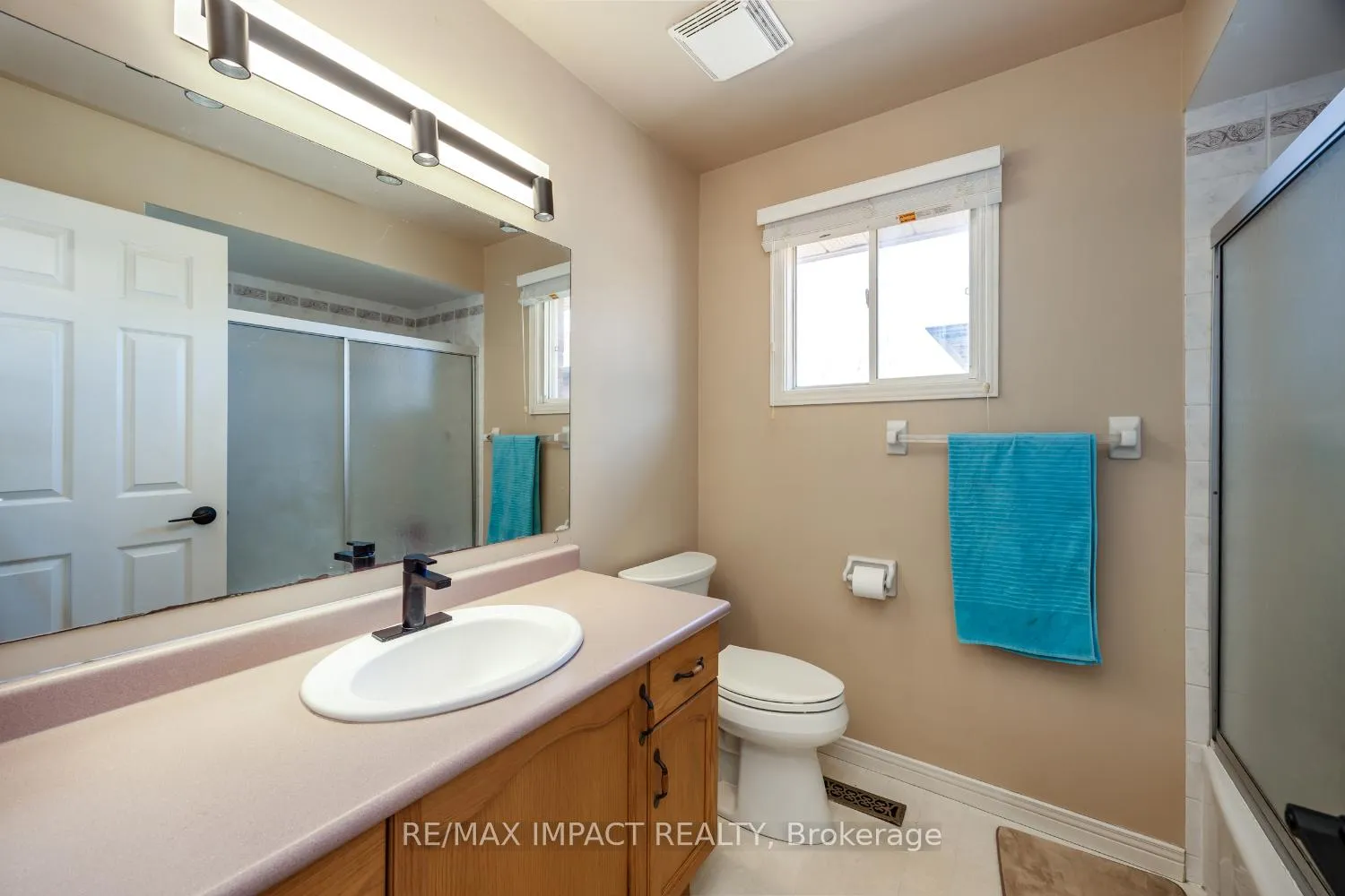 Photo 26 of 319 Sandringham Drive, Clarington, Courtice — HOMEH