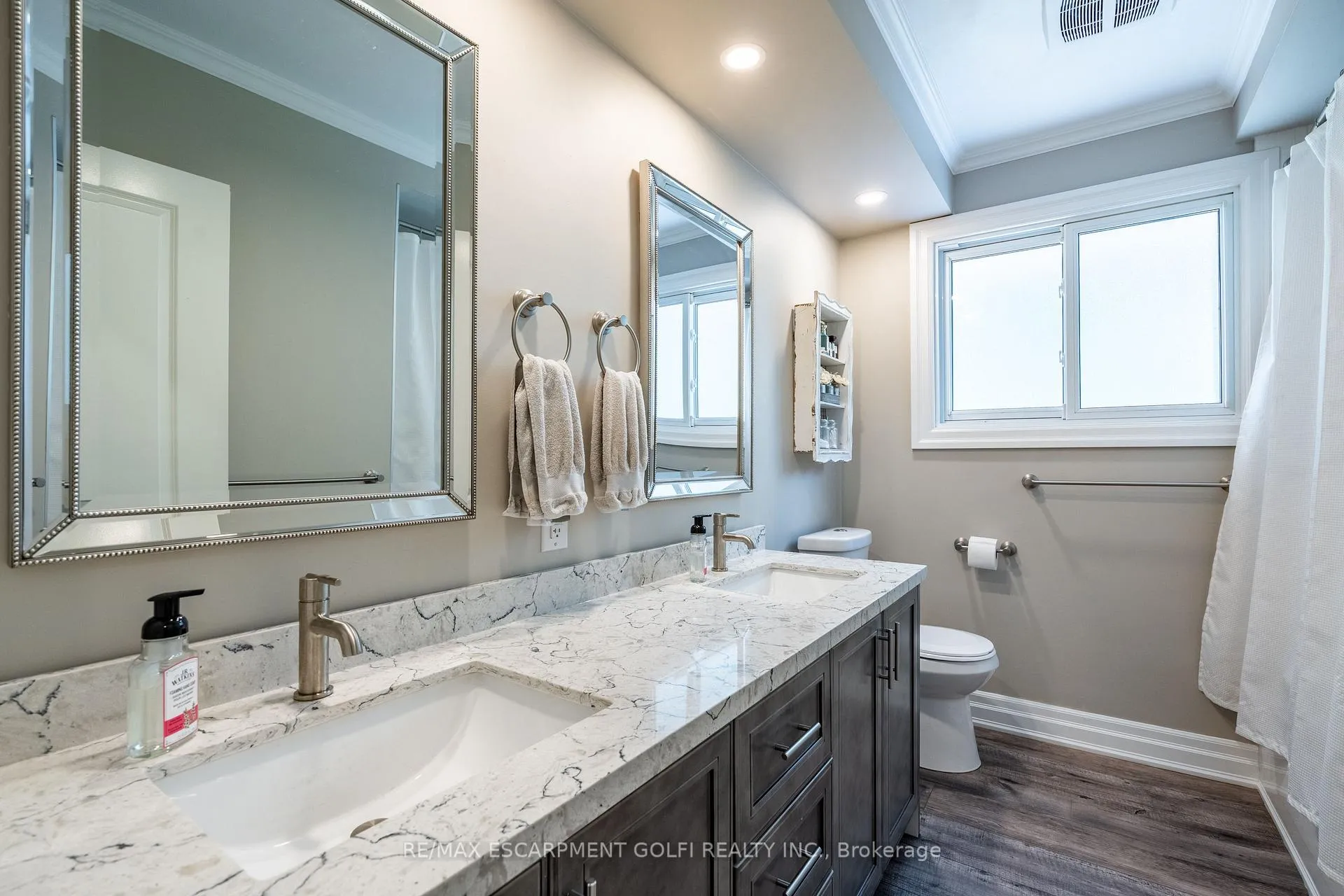 Photo 10 of 324 Parkside Drive, Hamilton, Waterdown — HOMEH