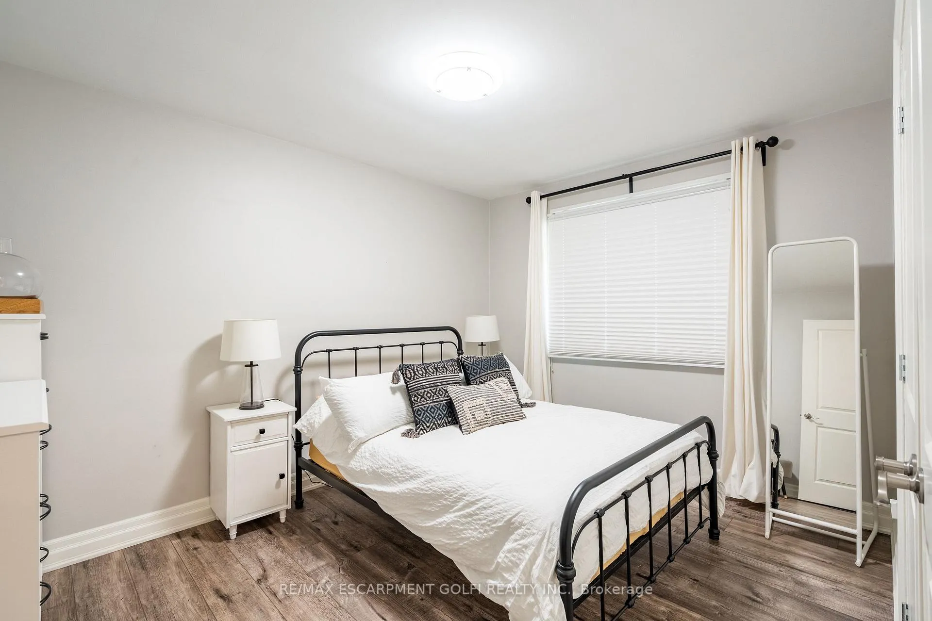 Photo 12 of 324 Parkside Drive, Hamilton, Waterdown — HOMEH