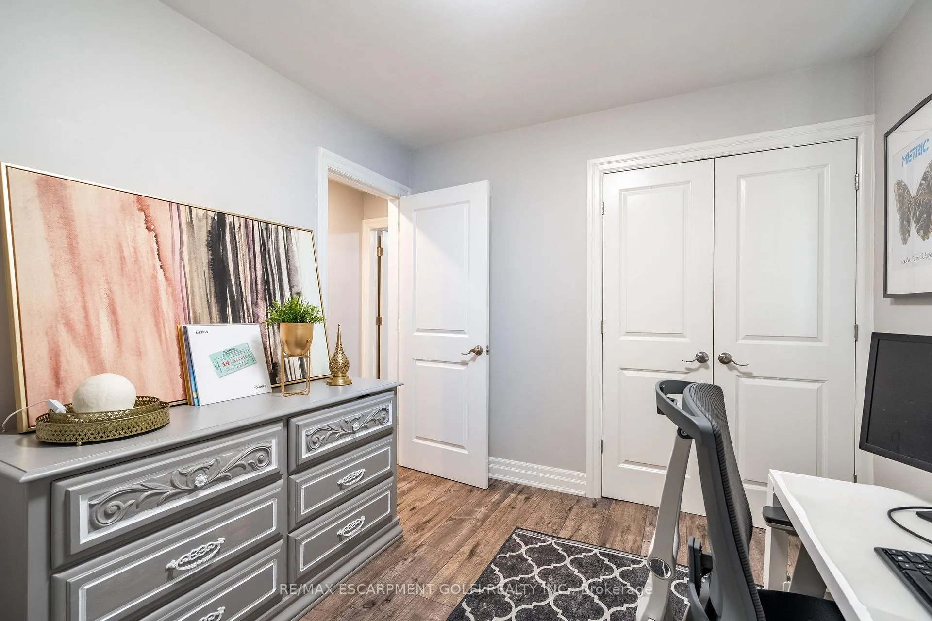 Photo 14 of 324 Parkside Drive, Hamilton, Waterdown — HOMEH