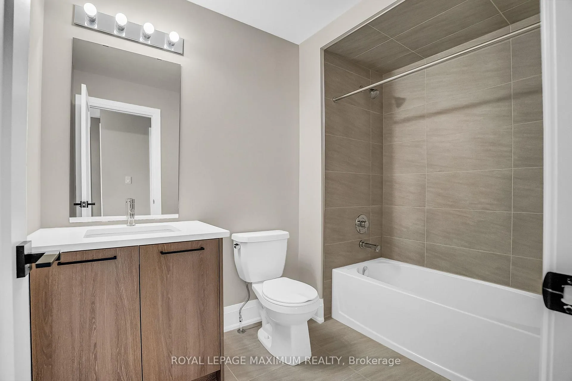 Photo 33 of 139 Closson Drive, Whitby, Rural Whitby — HOMEH