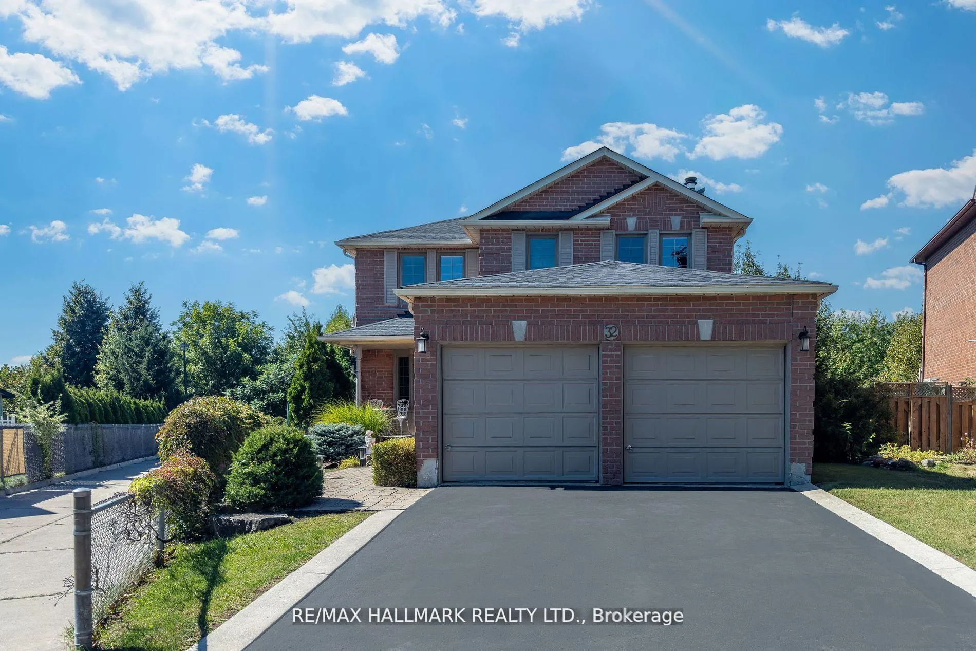Photo 2 of 32 Noake Crescent, Ajax, Central — HOMEH