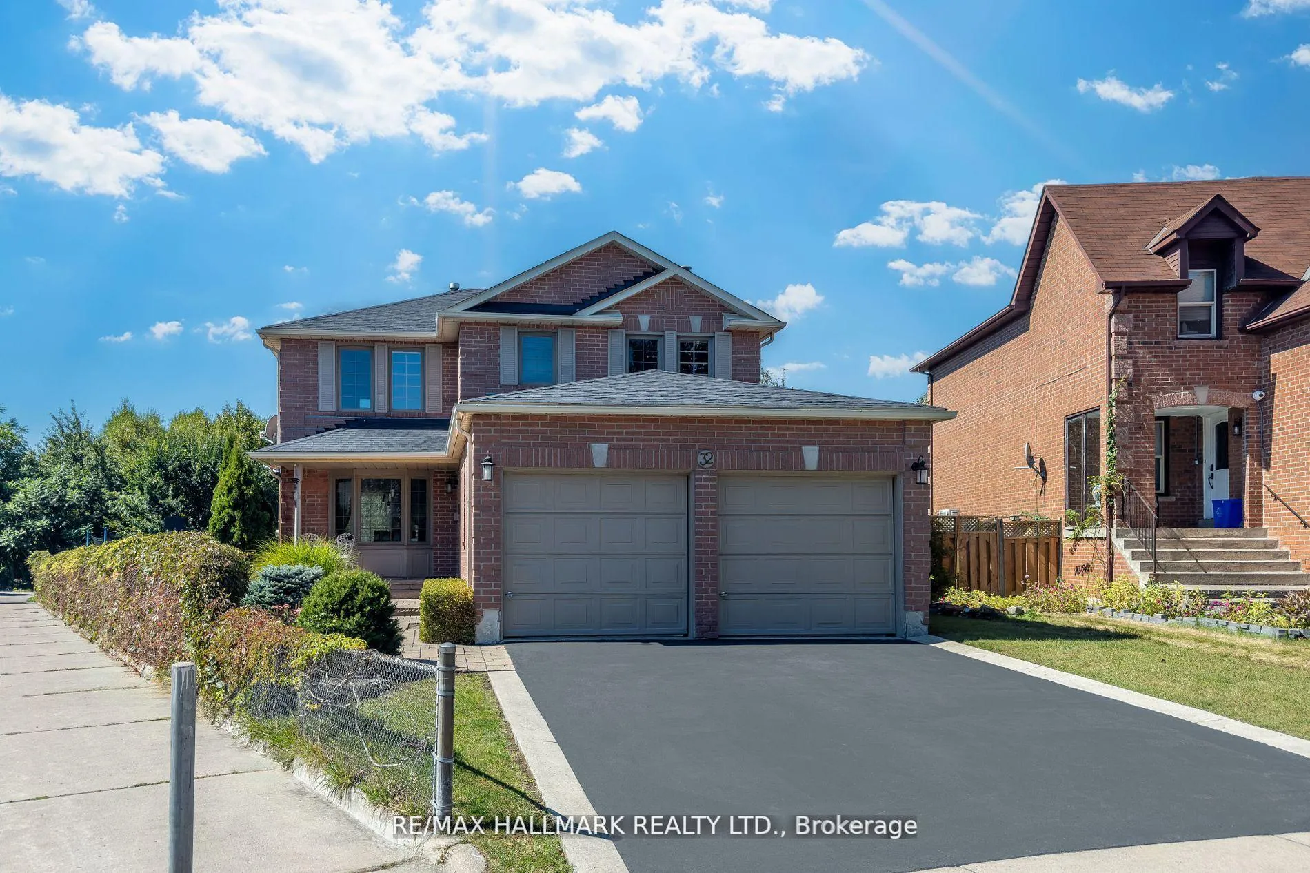 Photo 3 of 32 Noake Crescent, Ajax, Central — HOMEH