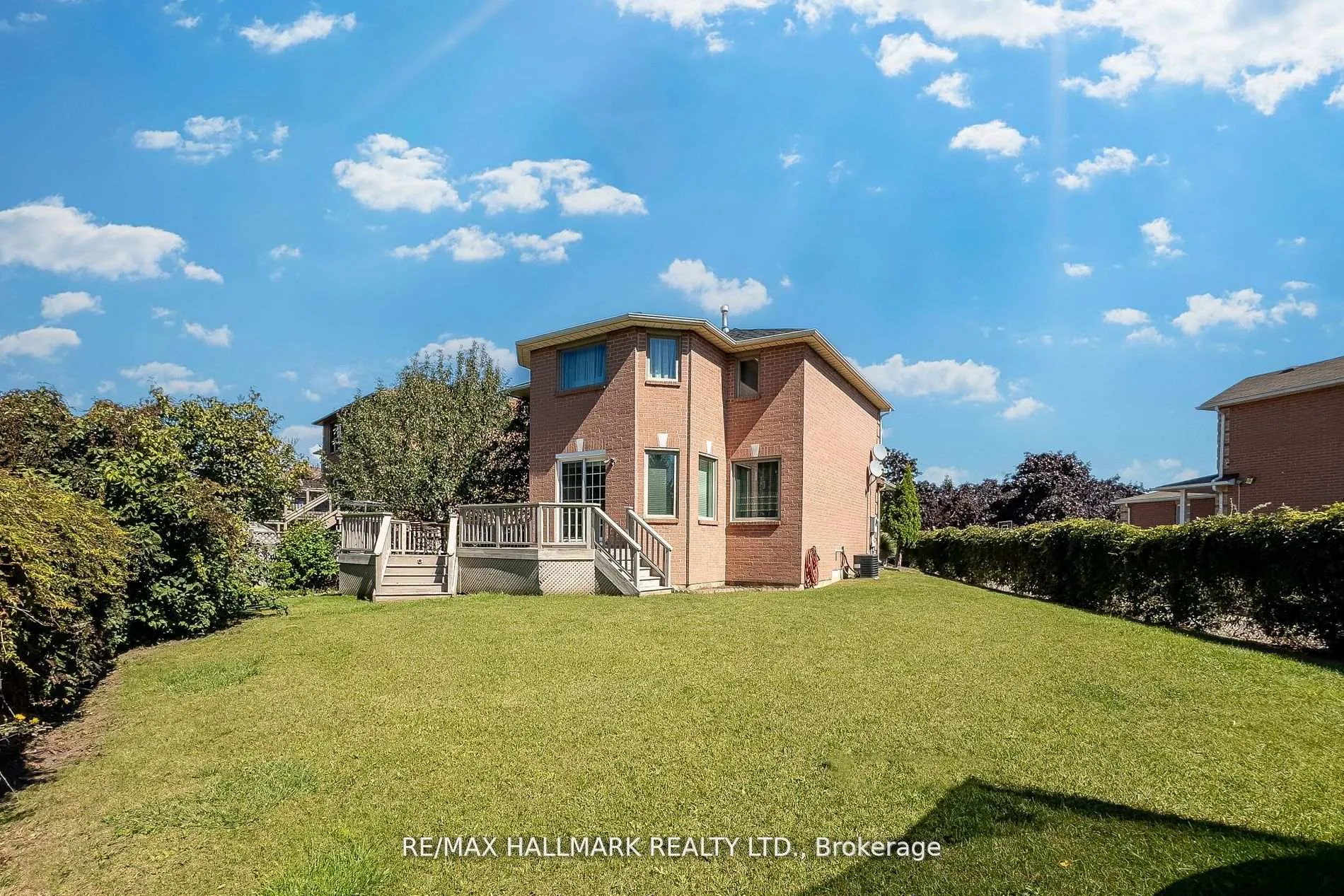 Photo 7 of 32 Noake Crescent, Ajax, Central — HOMEH