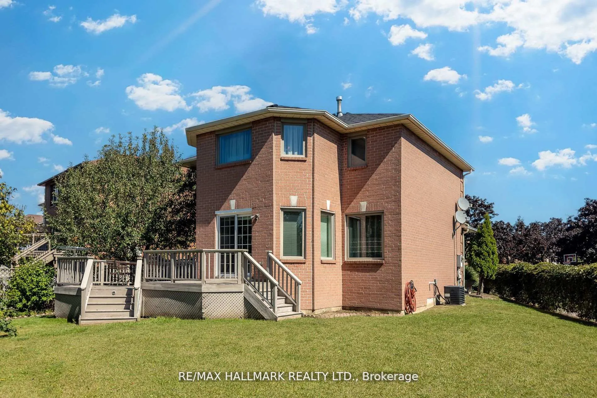Photo 8 of 32 Noake Crescent, Ajax, Central — HOMEH