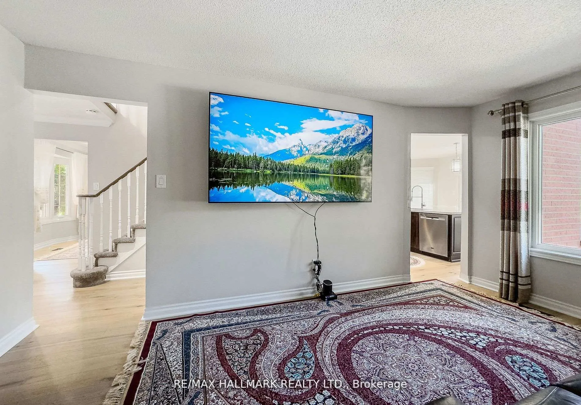 Photo 12 of 32 Noake Crescent, Ajax, Central — HOMEH