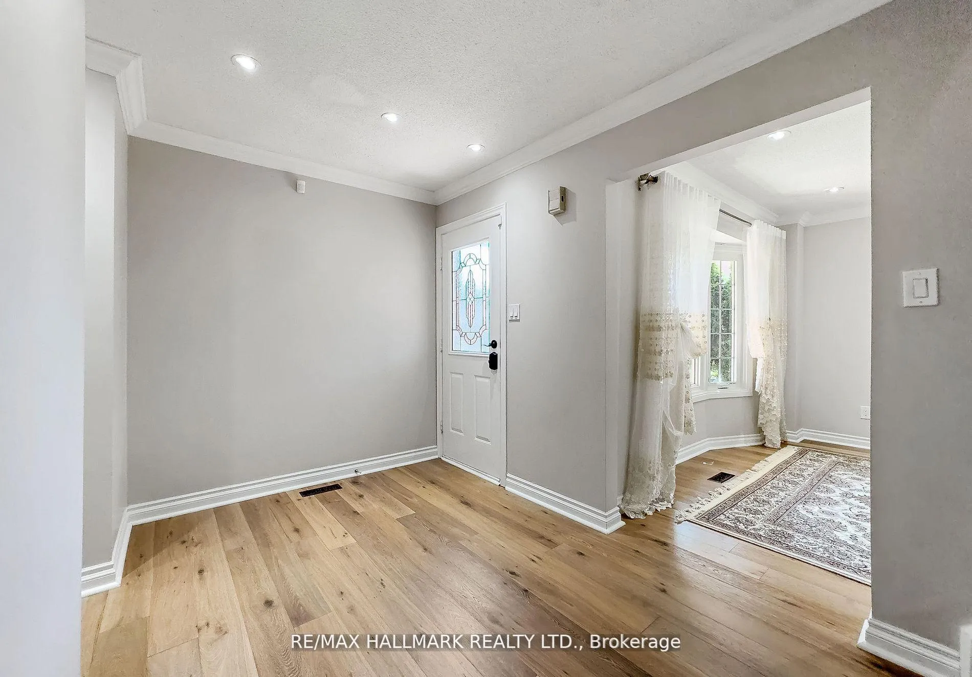 Photo 13 of 32 Noake Crescent, Ajax, Central — HOMEH