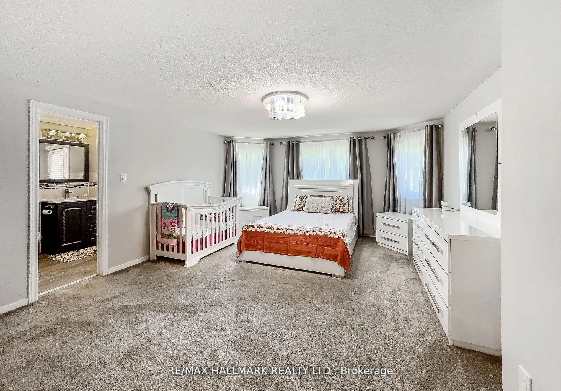 Photo 26 of 32 Noake Crescent, Ajax, Central — HOMEH