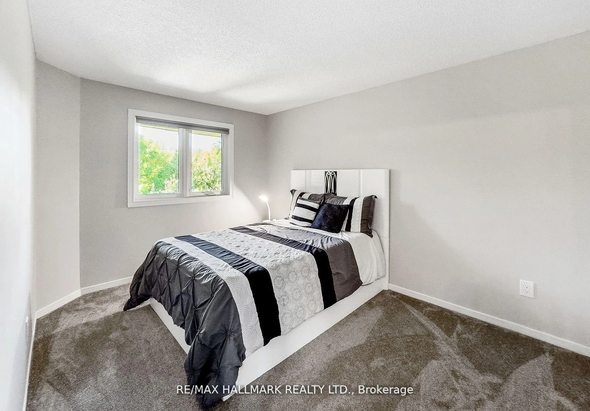 Photo 31 of 32 Noake Crescent, Ajax, Central — HOMEH