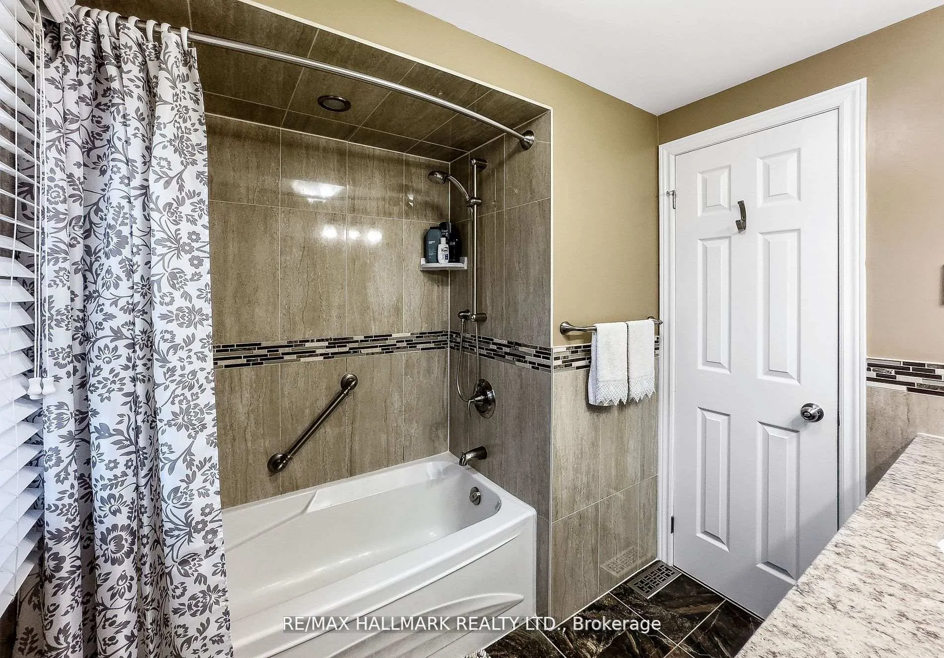 Photo 34 of 32 Noake Crescent, Ajax, Central — HOMEH