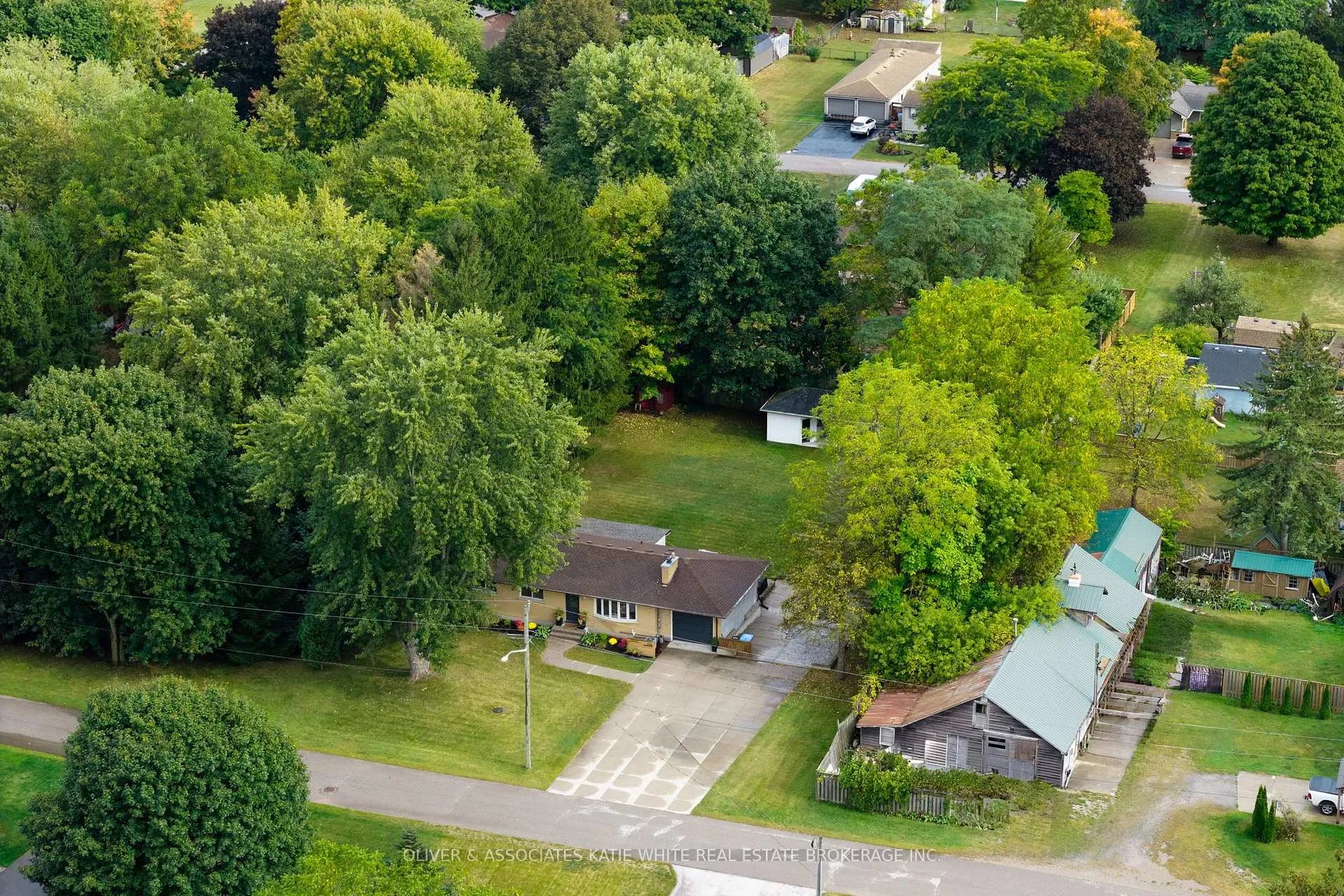 Photo 2 of 120 Erie Avenue, Middlesex Centre, Komoka — HOMEH