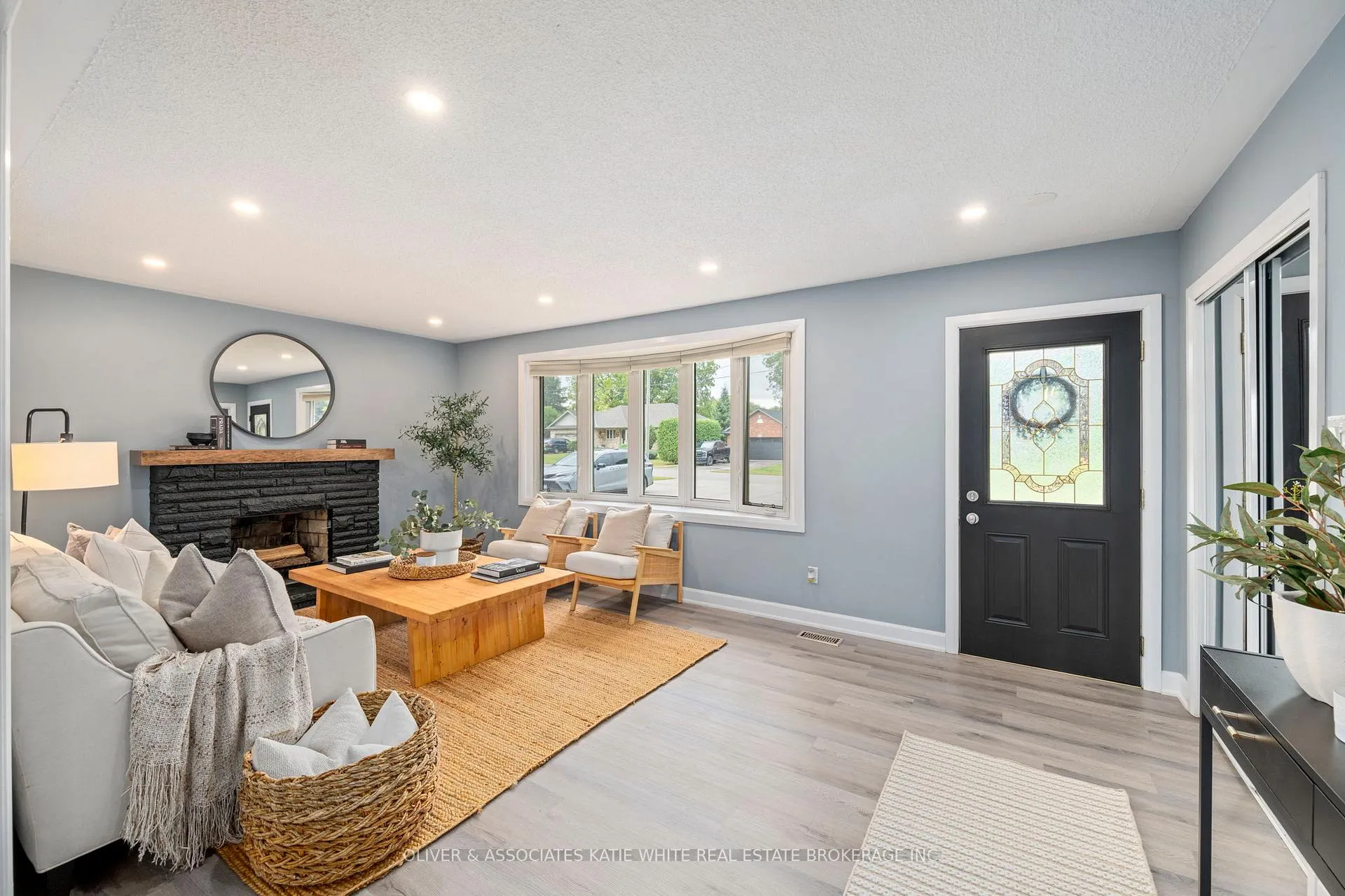 Photo 4 of 120 Erie Avenue, Middlesex Centre, Komoka — HOMEH