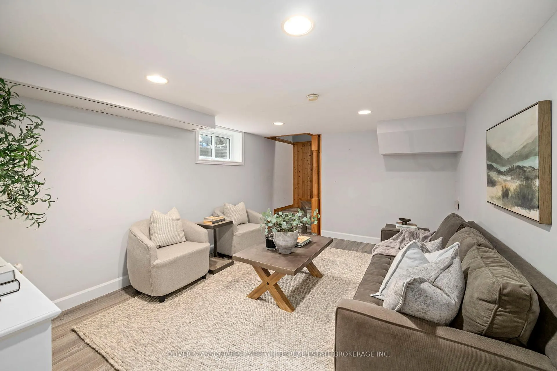 Photo 20 of 120 Erie Avenue, Middlesex Centre, Komoka — HOMEH