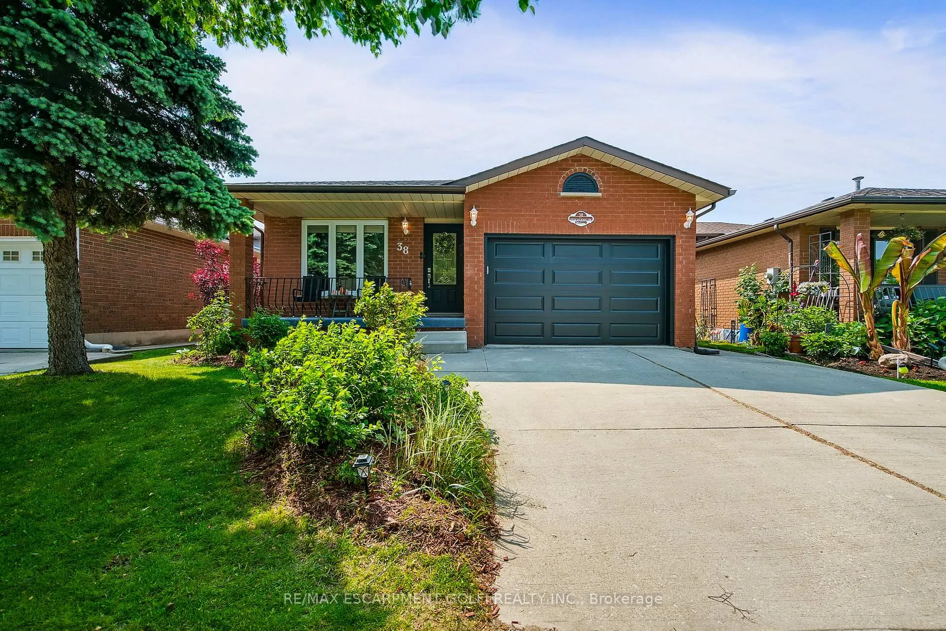 Photo 1 of 38 Pinewoods Drive, Hamilton, Stoney Creek — HOMEH