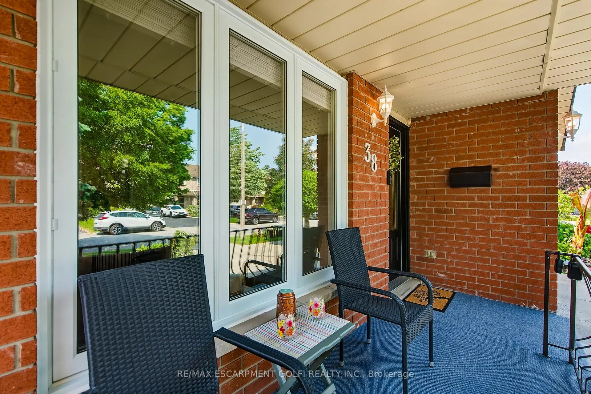 Photo 3 of 38 Pinewoods Drive, Hamilton, Stoney Creek — HOMEH