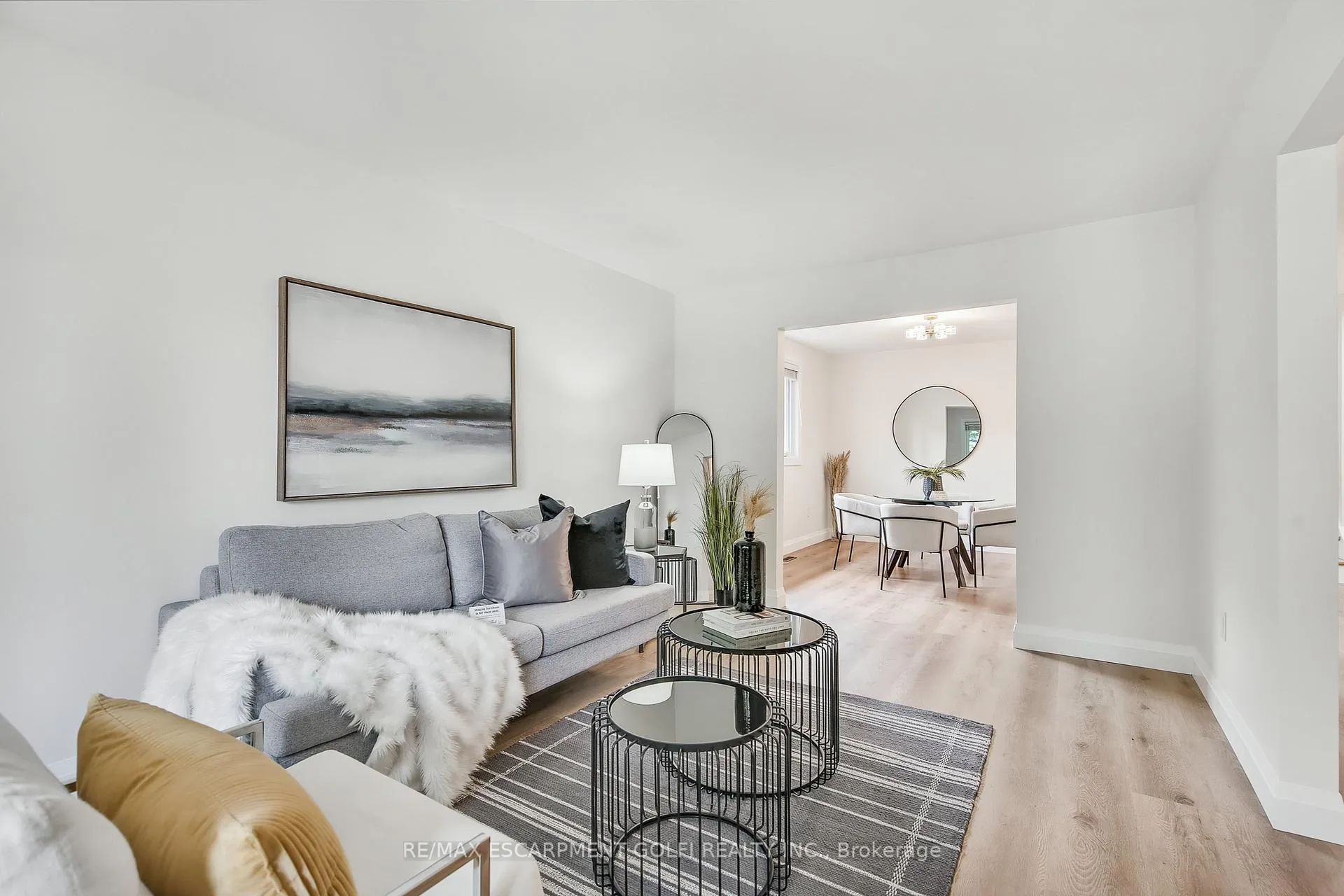 Photo 5 of 38 Pinewoods Drive, Hamilton, Stoney Creek — HOMEH