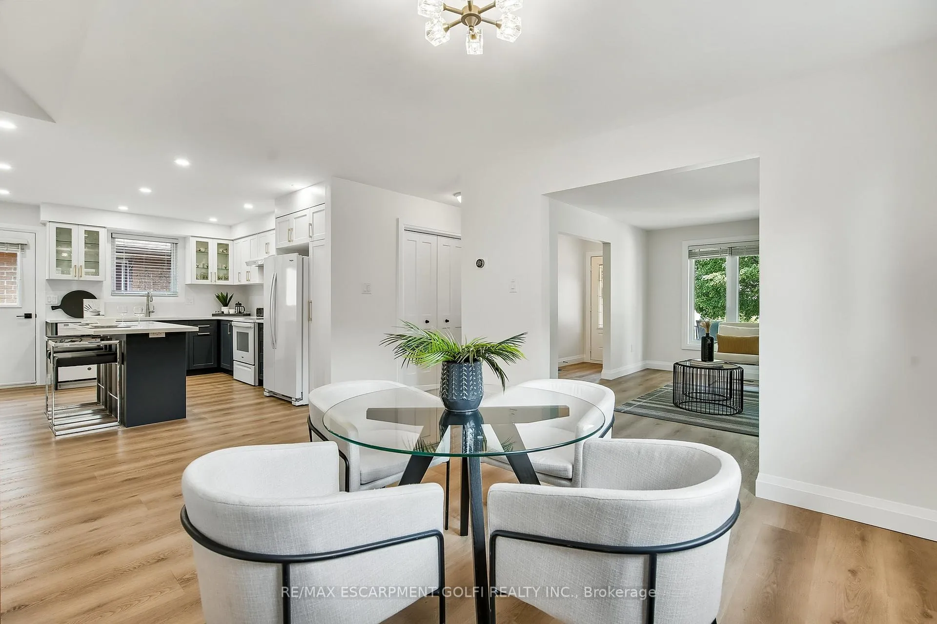 Photo 11 of 38 Pinewoods Drive, Hamilton, Stoney Creek — HOMEH